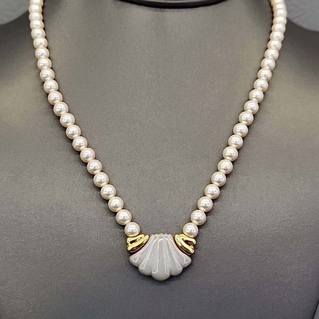 Vintage Napier Beaded Necklace White Faux Pearl Acrylic Shell Pendant 18″ NOS