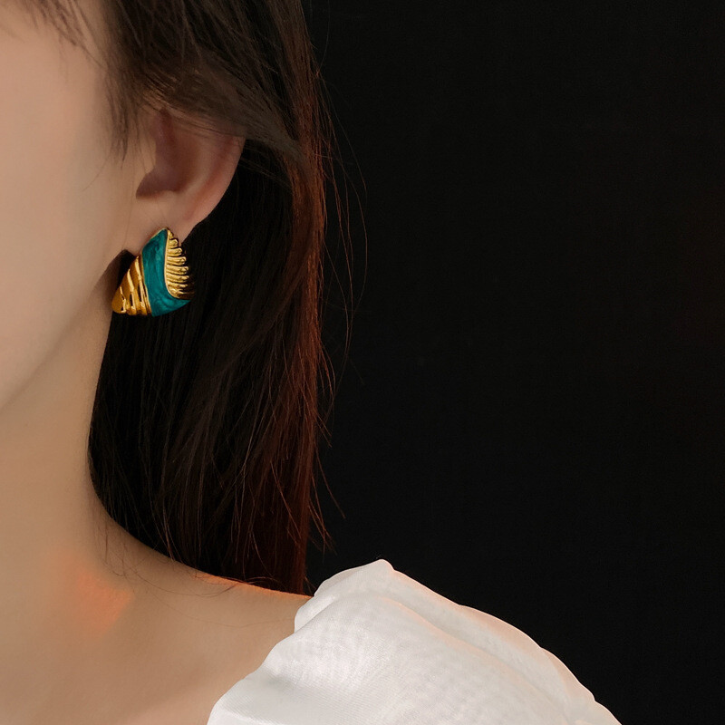 Vintage to Mod Estate Costume Women Jewelry Boho Style Dangle Drop Earrings