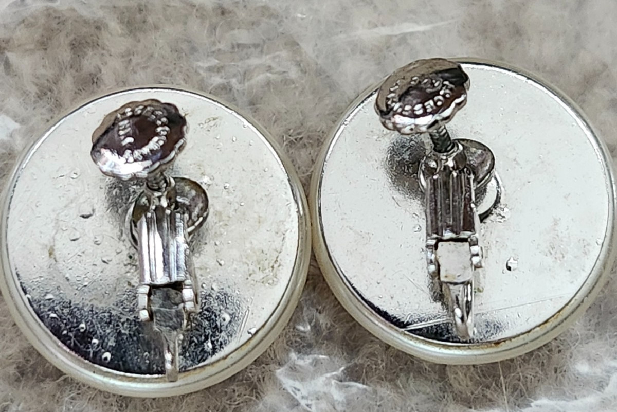 Vintage 1” Round Faux Pearl Retro Screw Back Earrings – DAILY SHIPPING!