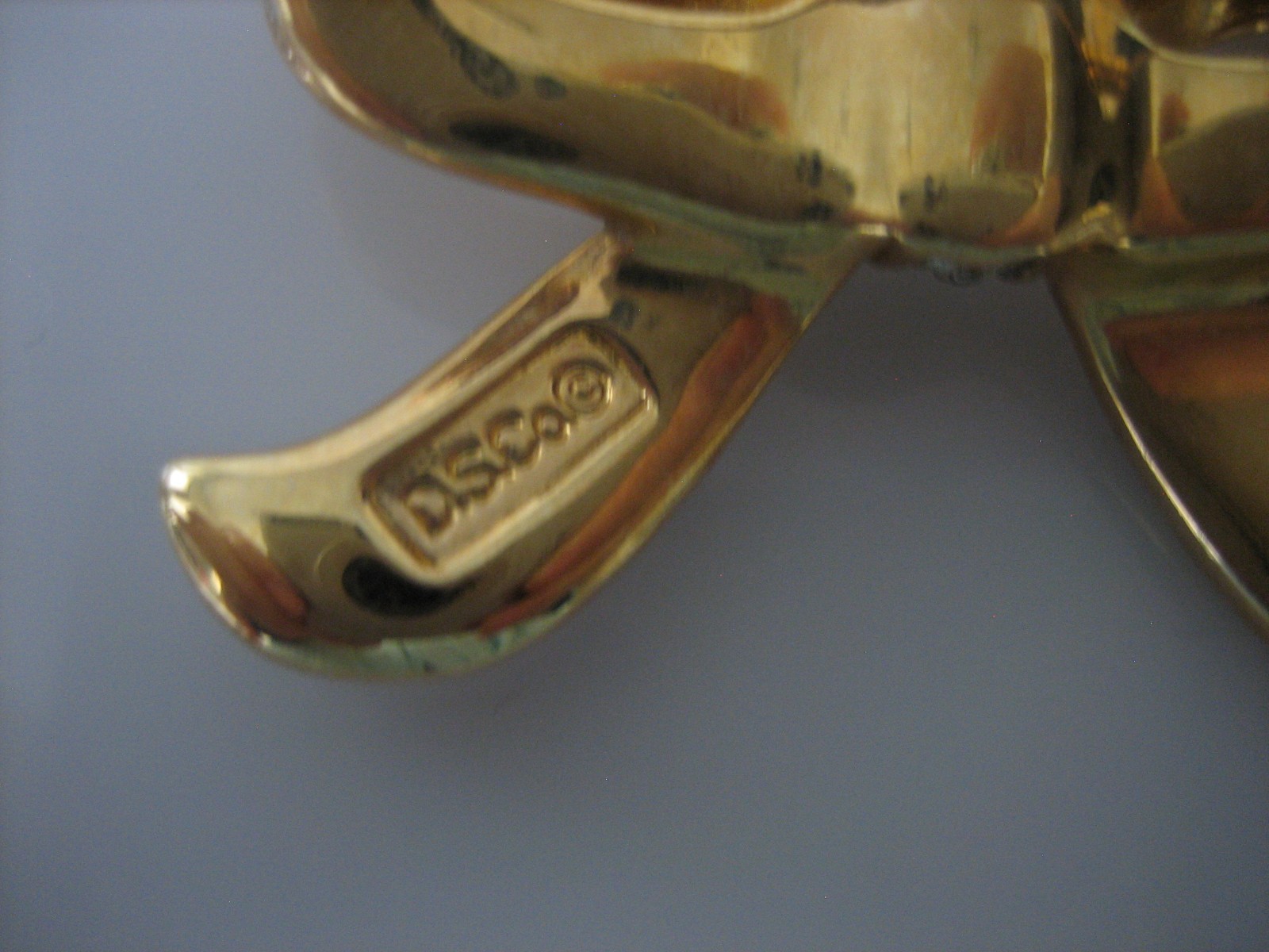 Vintage D.S.Co Daniel Swarovski Rhinestone Gold Tone Ribbon Bow Brooch