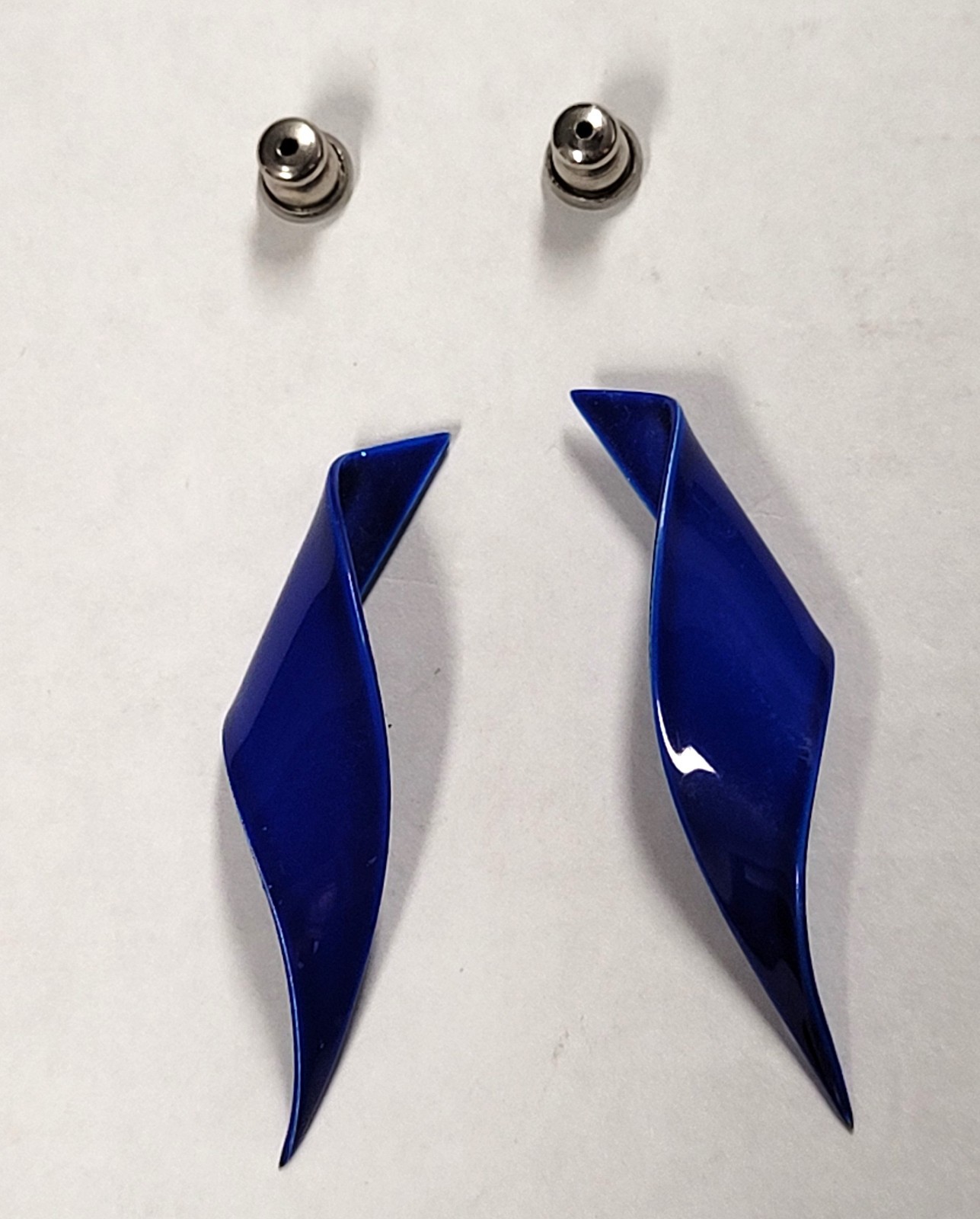 Vintage 1980s Blue-Violet Smooth Metal Pierced Earrings