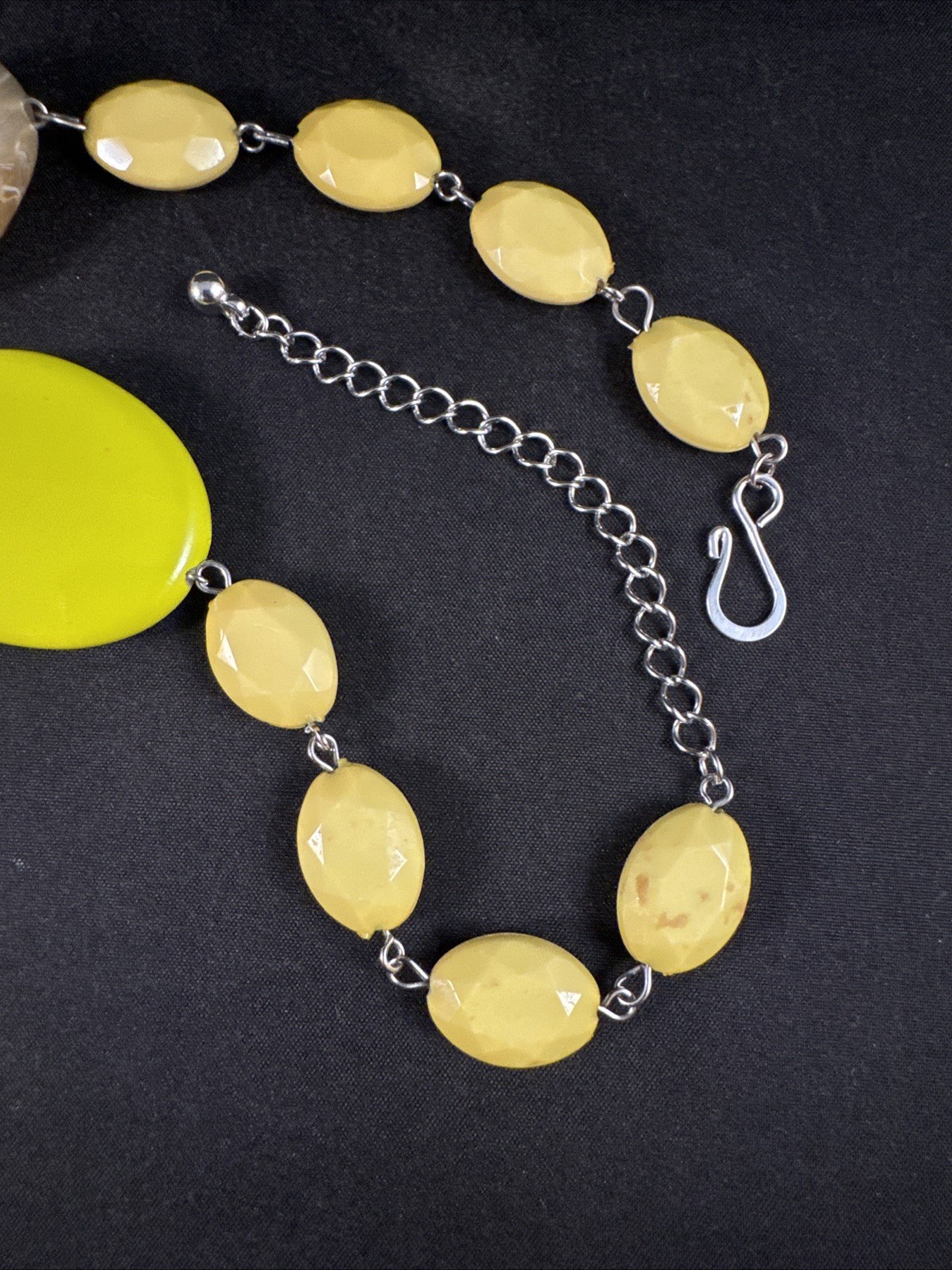 Vintage Acrylic Shell & Enamel Bead Necklace Yellow/Green/White 25 inch