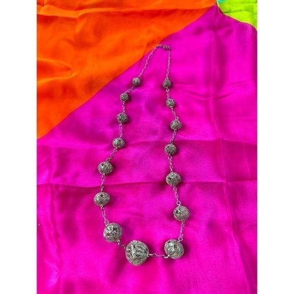 Vintage Silver Tone Filigree Ball Graduated Bead Necklace 19 Inch Hook Clasp