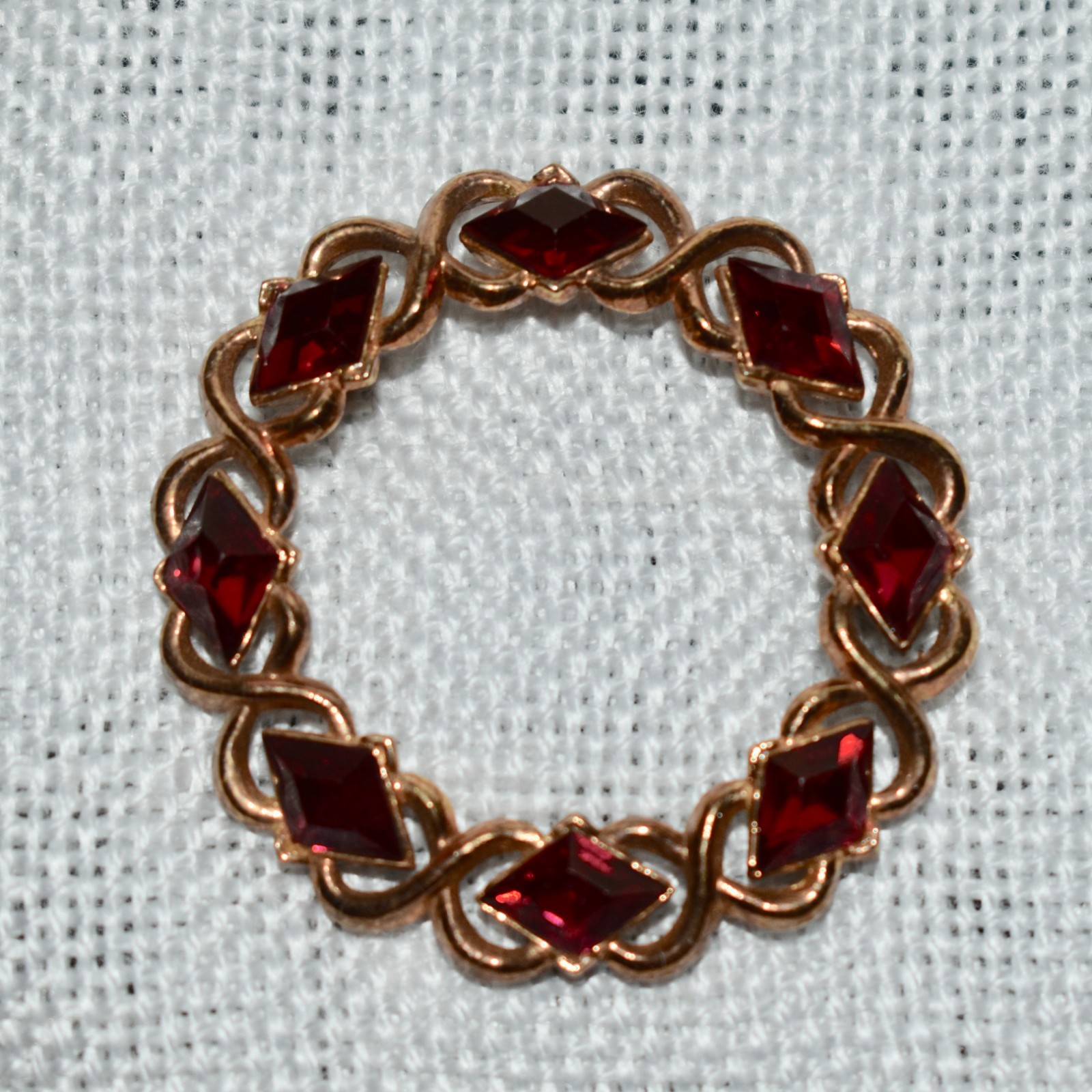 Vintage 1950s CROWN TRIFARI Red Lozenge Rhinestone Round Wreath Pin Brooch 1.75″