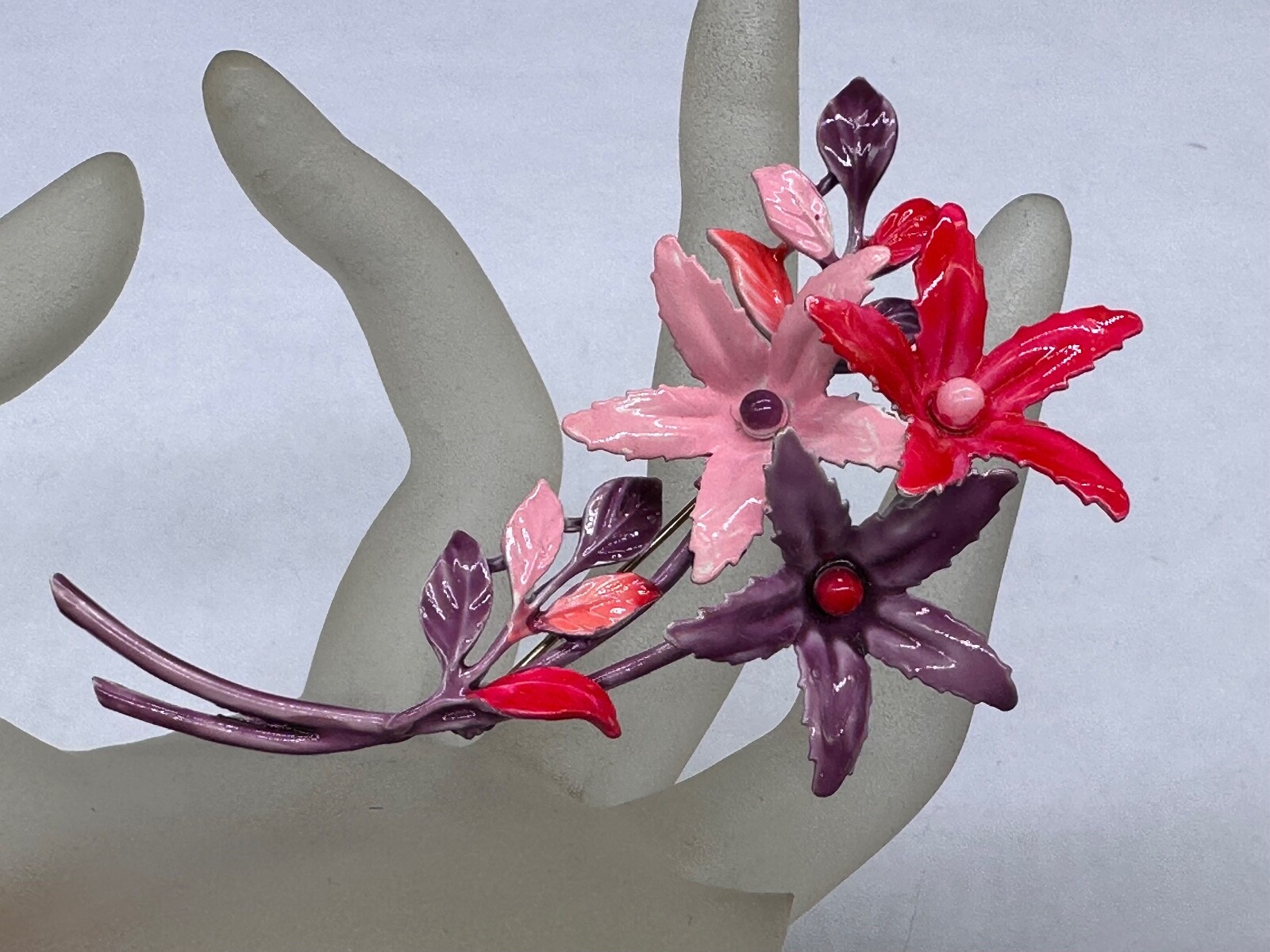 VINTAGE ESTATE ENAMEL PINK RED PURPLE FLOWER BOUQUET BROOCH PIN