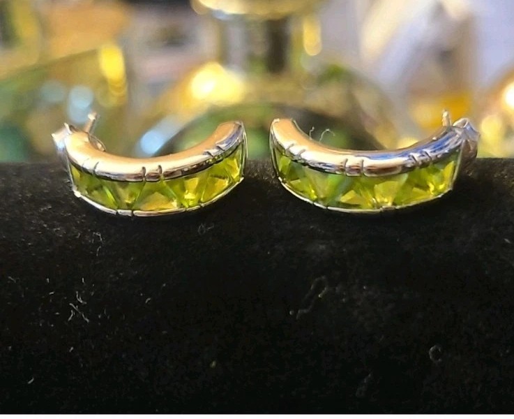 Vintage Suzanne Somers Peridot Mini Trillion Cut Silver Earrings