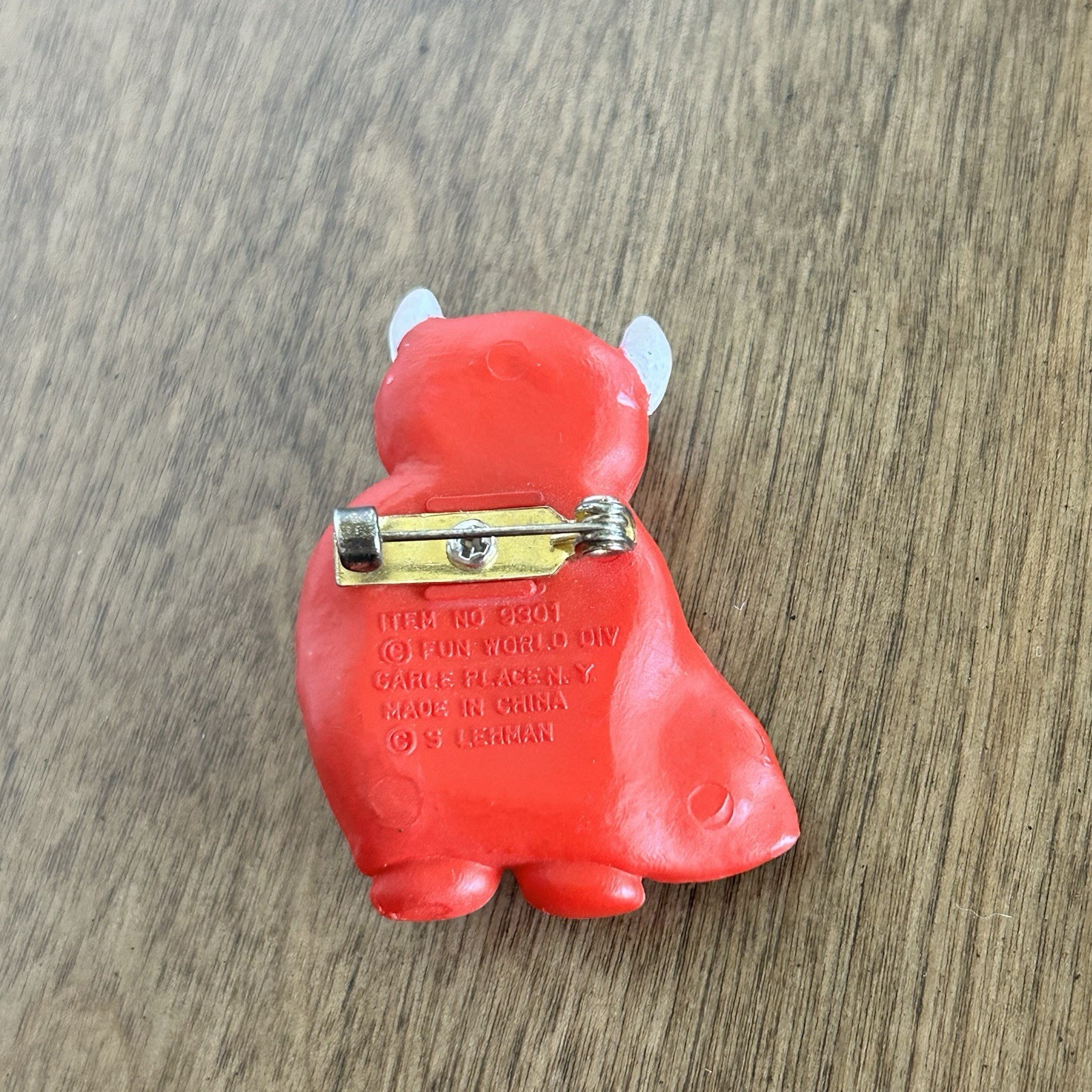 Vintage Fun World Carle Place NY Little Devil Brooch Pin 2″ WHITE HORNS