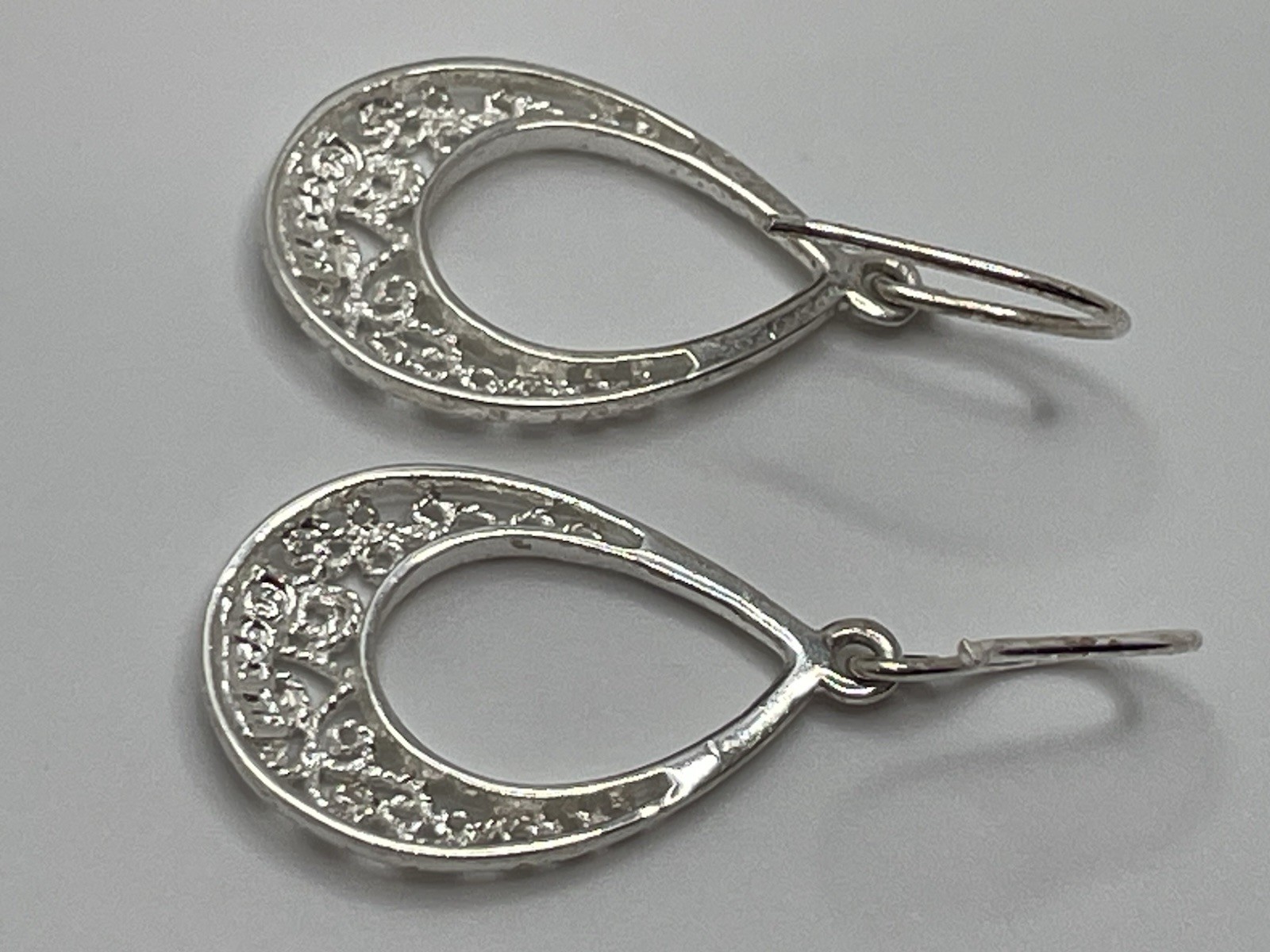 SU 925 TH Vintage Sterling Silver Filigree Hoops Pierced EARRINGS Dangle Drop