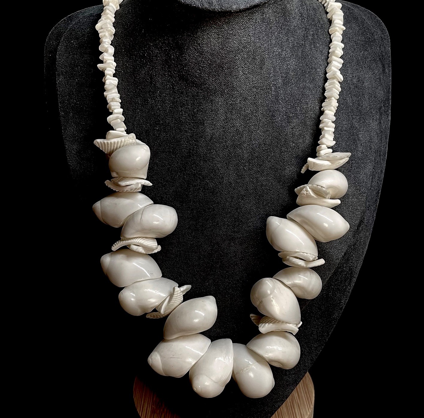 VTG Shell Necklace White Milk Moon Caribbean Snail and Cockle Shell 22 Inches