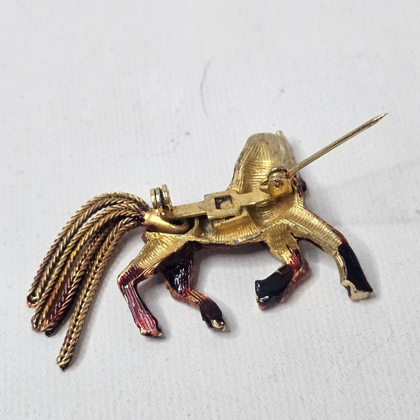 Vintage Running Galloping Horse Brooch Brown Goldtone Metal Unmarked Pin