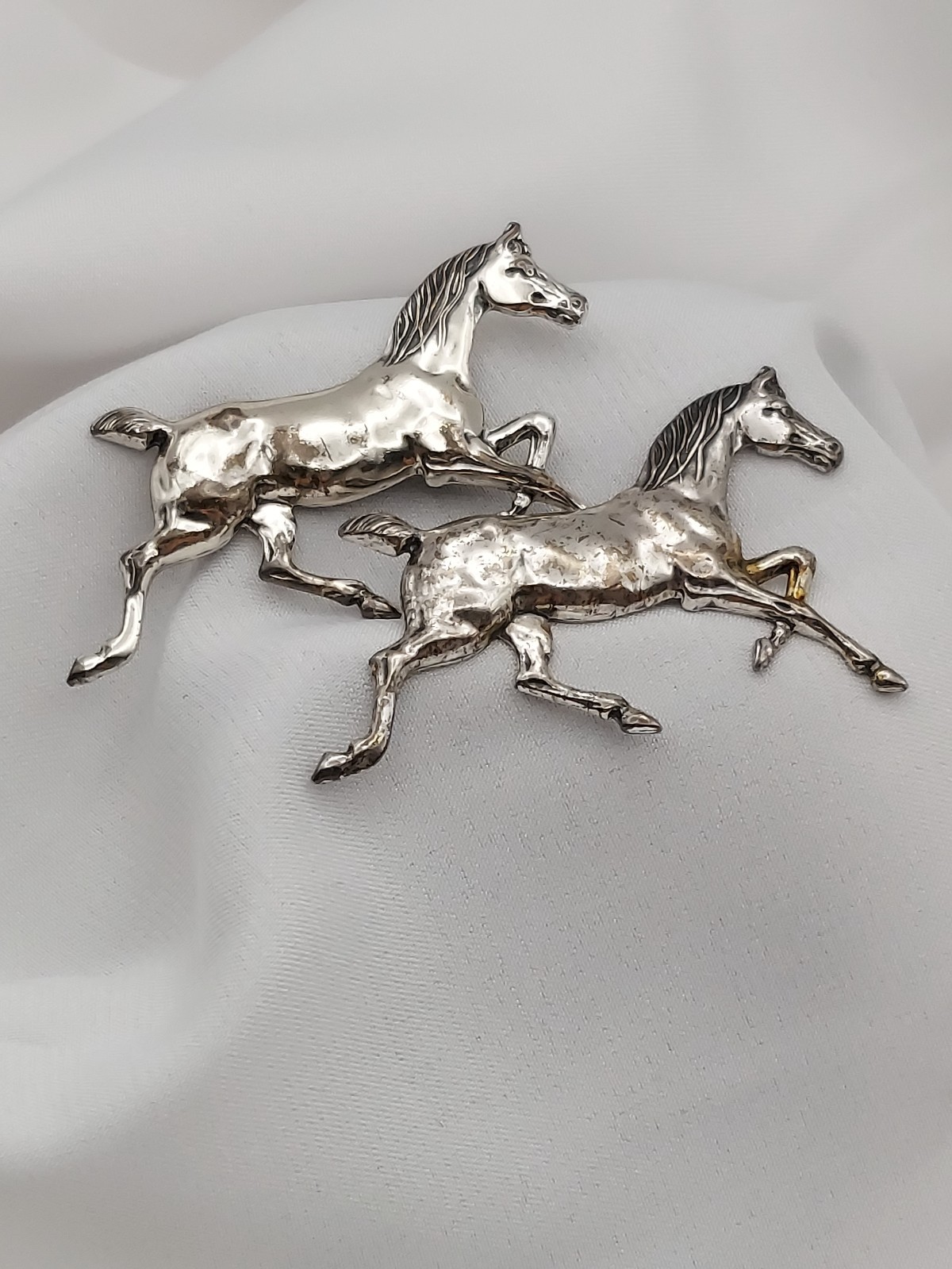 2 Vintage Beau Sterling Running Race Arabian Horses Brooch Equestrian 8.04g