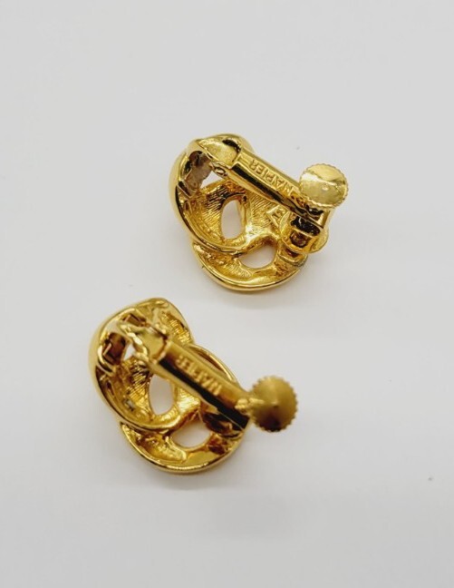 NAPIER Knot Screw Back Clip On Earrings Gold tone .6 in Intertwined Vintage