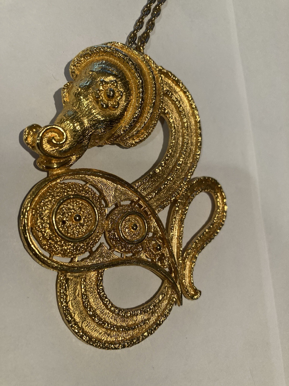 Rare vintage sea serpent/sea horse pendant necklace
