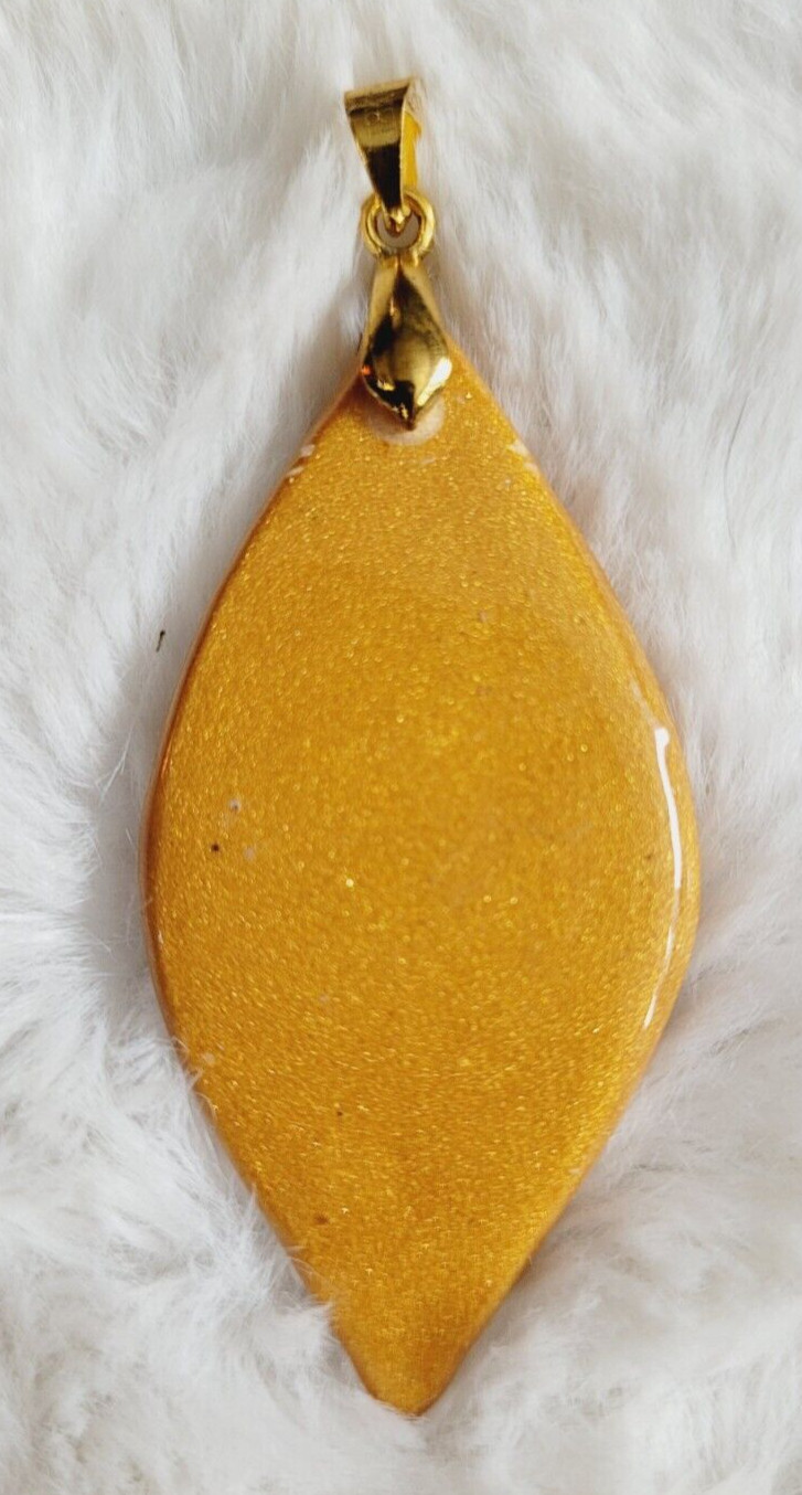 Vintage 18kt GP Gold Ivory Glazed Resin Necklace Pendant Gorgeous RARE WOW 😍