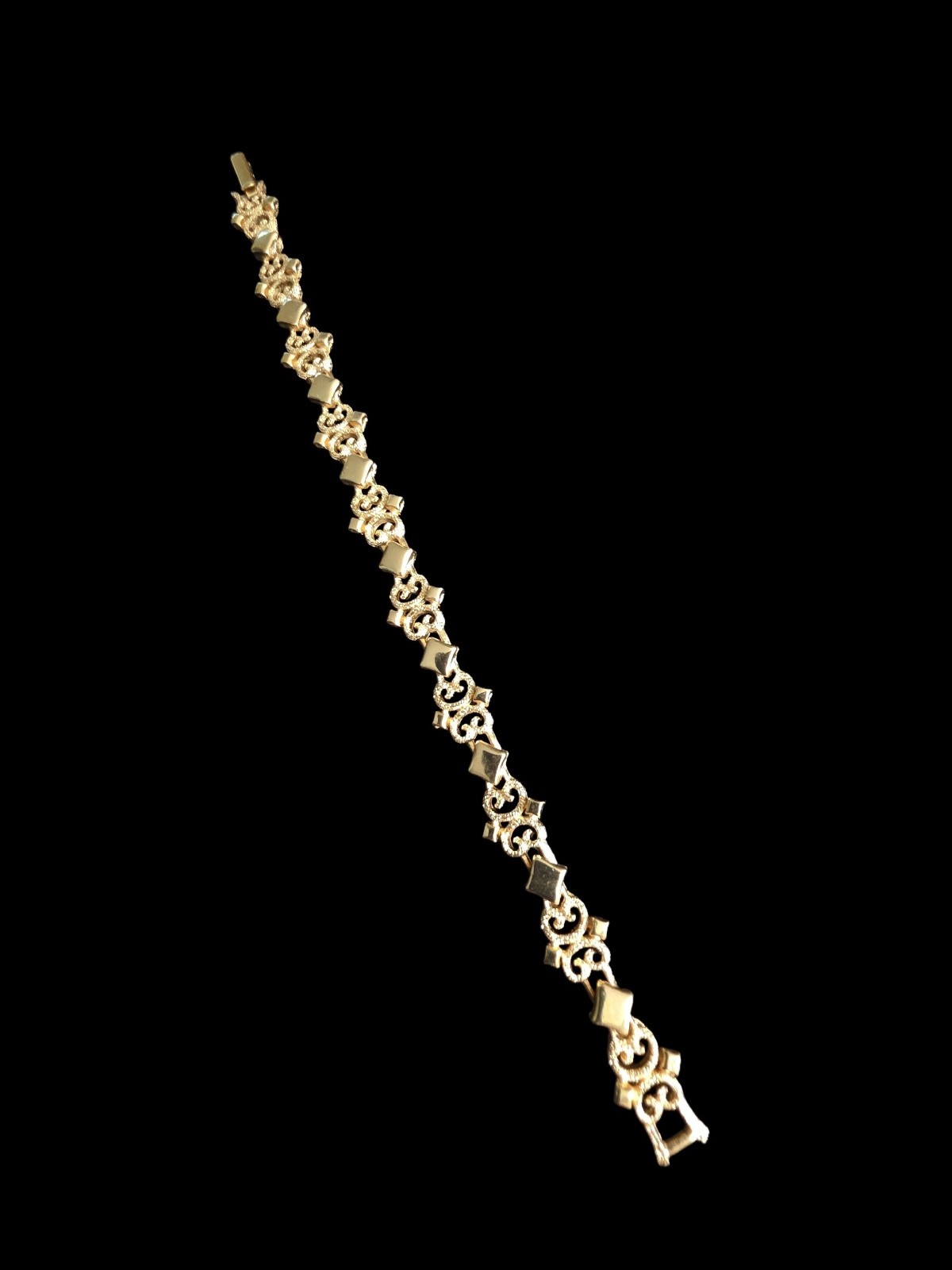 Vintage Avon Goldtone Precious Pretenders Scroll Link Bracelet Signed 1971