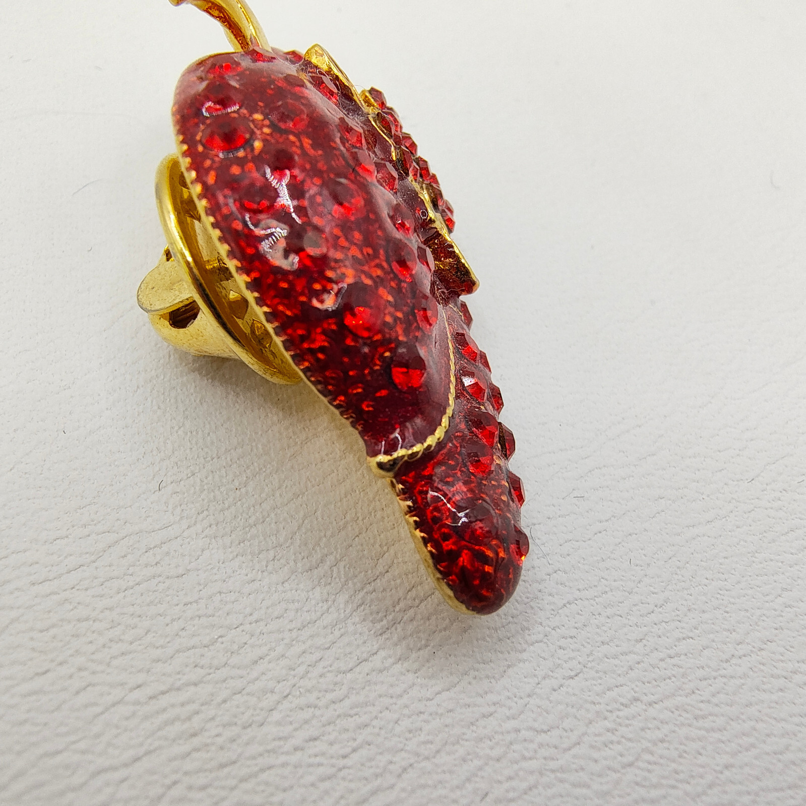 Vintage Red Hat Society Lapel Pin Brooch Enamel Rhinestone Gold Tone 1.5″
