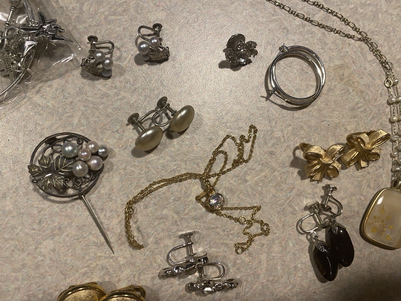 Vintage Lot Of 6 Screw Back Earrings 1930’s 1950’s 1 Bracelet 2 Necklaces 2 Pins
