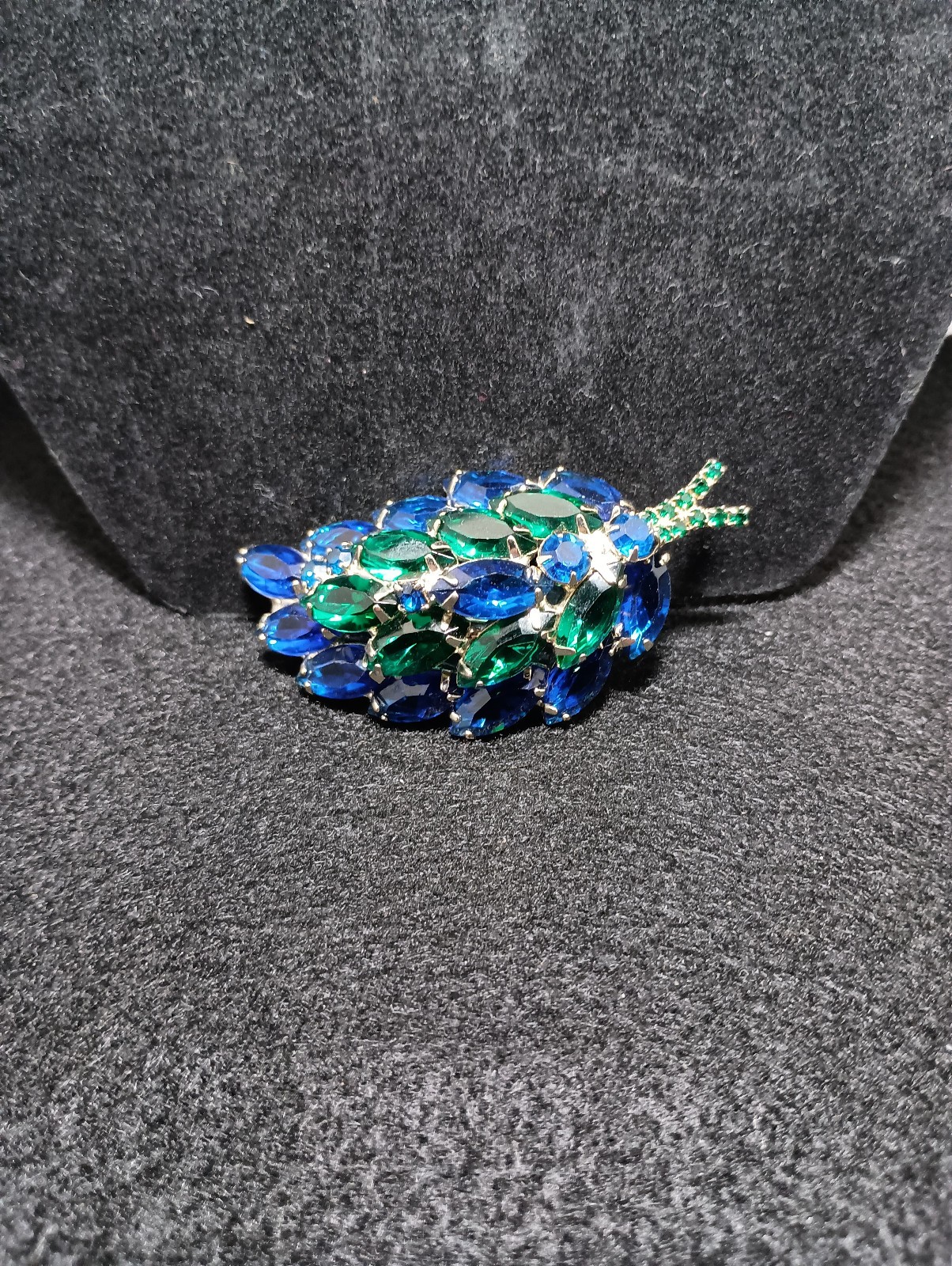 Vintage Emerald Green and Blue Leaf Style Brooch Silver Tone