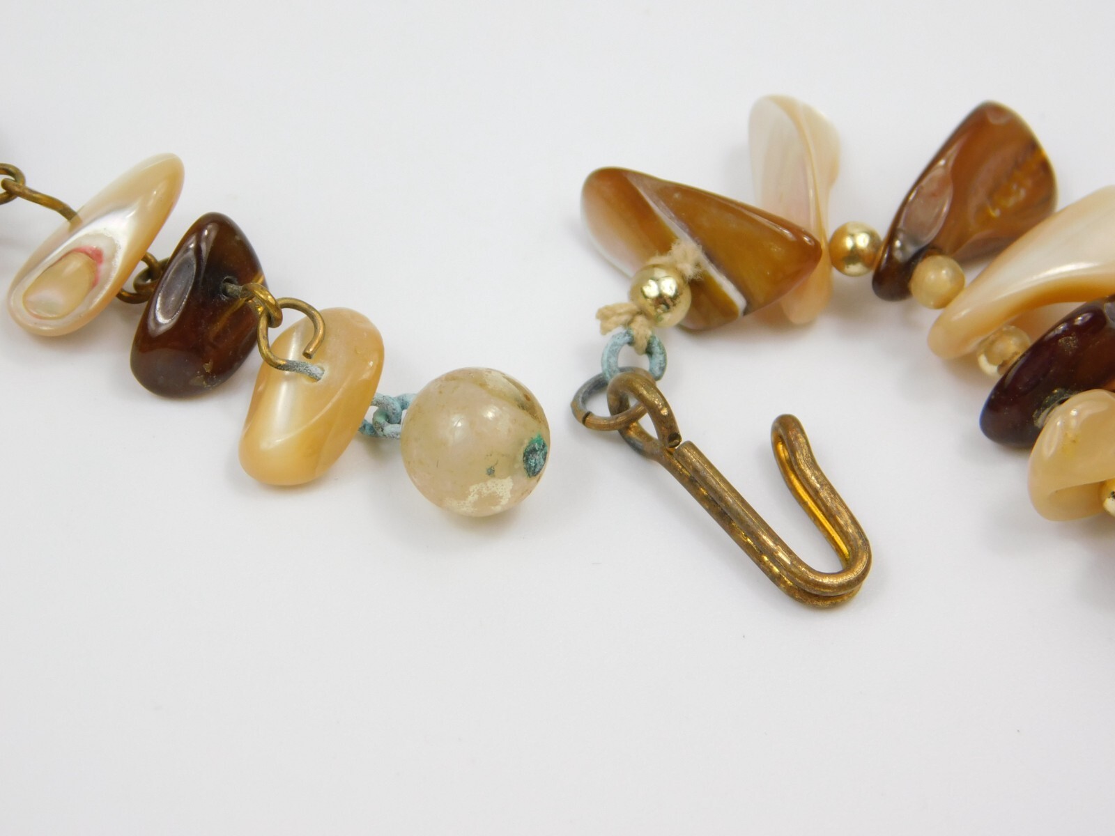 Vintage Polished White & Brown Mother of Pearl Shell Beaded Choker Necklace 16″
