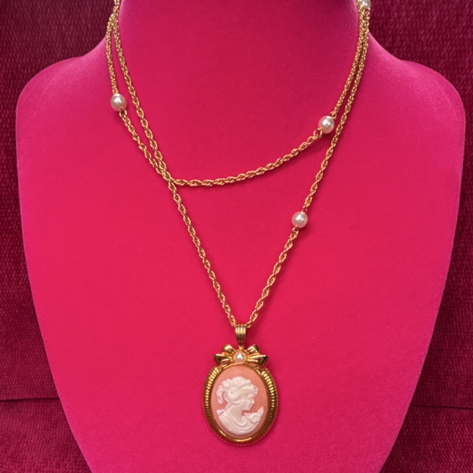 Vintage AVON Gold Tone Cameo Necklace & Earrings Set White & Pink Oval