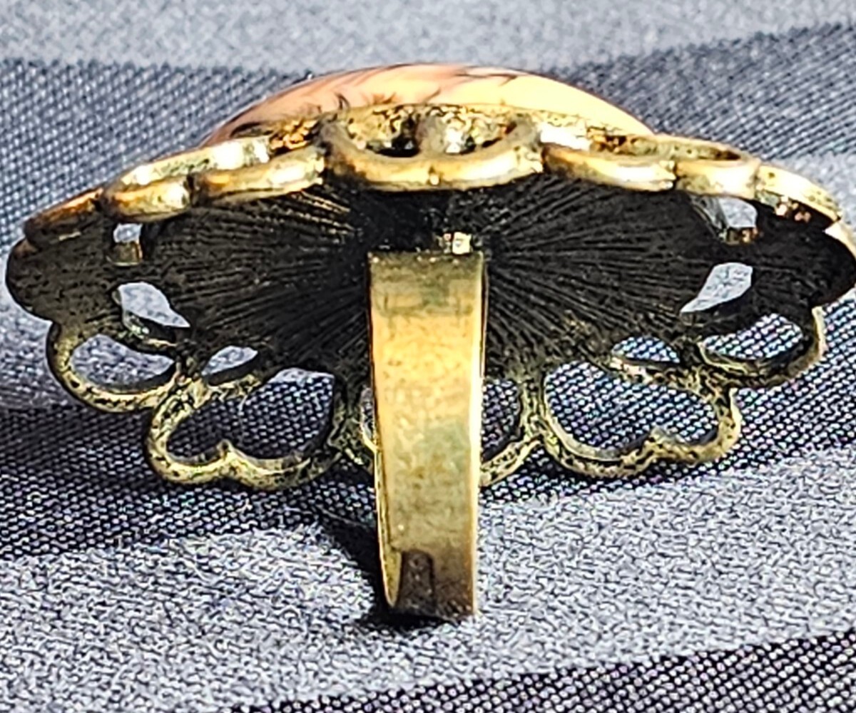 Vintage Adjustable Ring Salmon Black Faux Gem Gold Colored Filagree