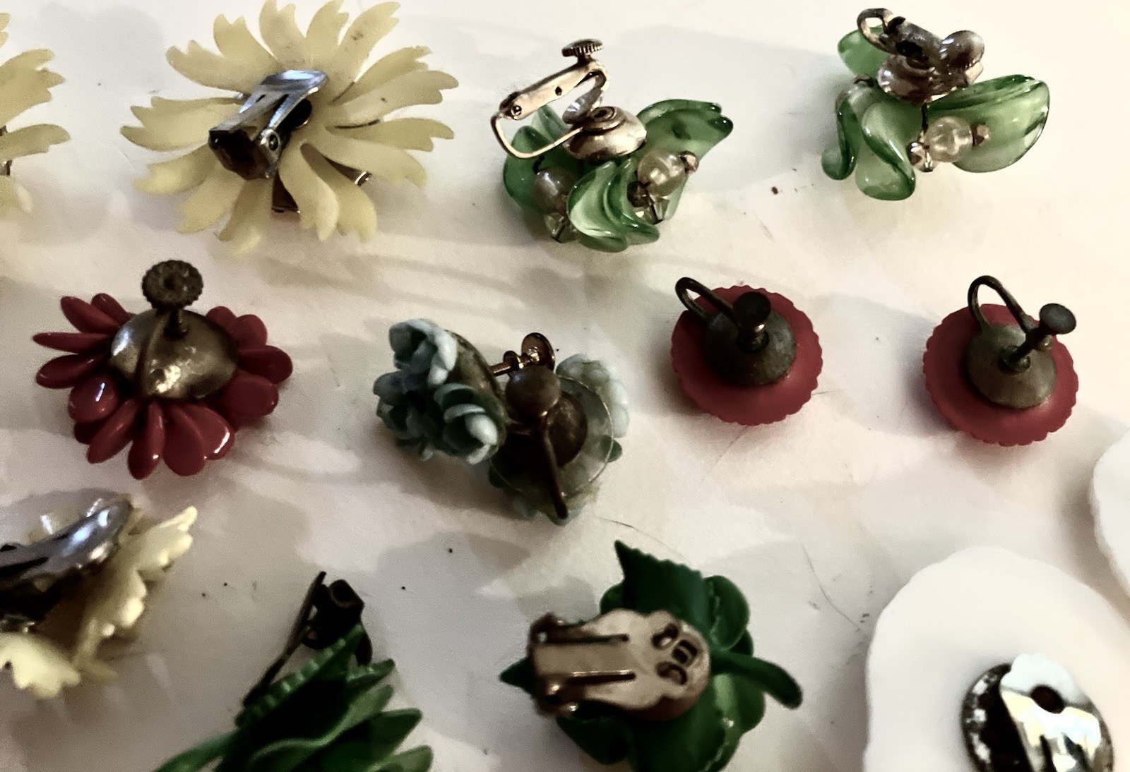 Huge Collection/Lot Vint-Retro Plastic Jewelry/Earrings/Pins/Single-Extra Pieces