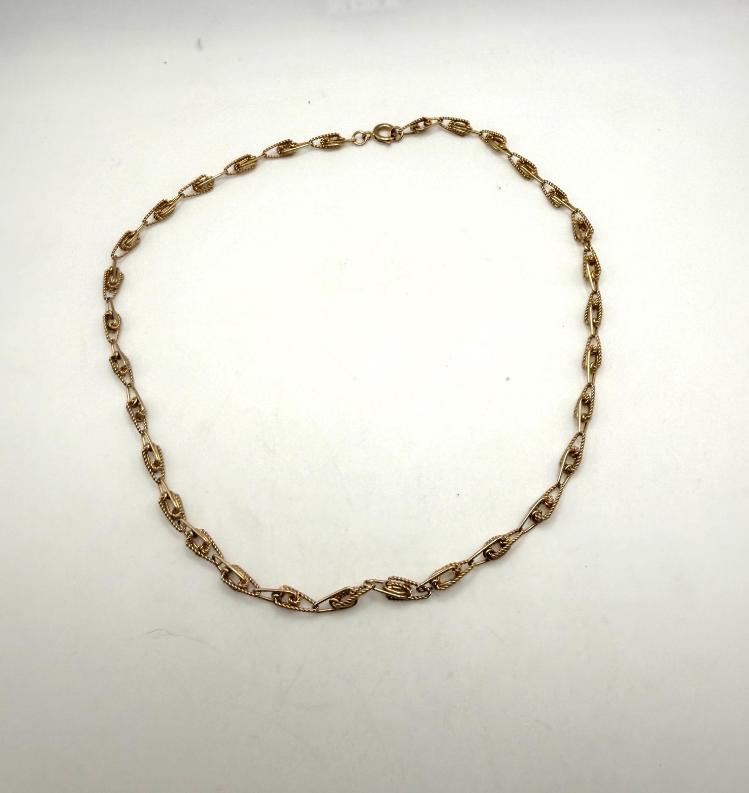 Vintage twisted rope knot link gold tone chain short necklace choker 14 1/2 inch