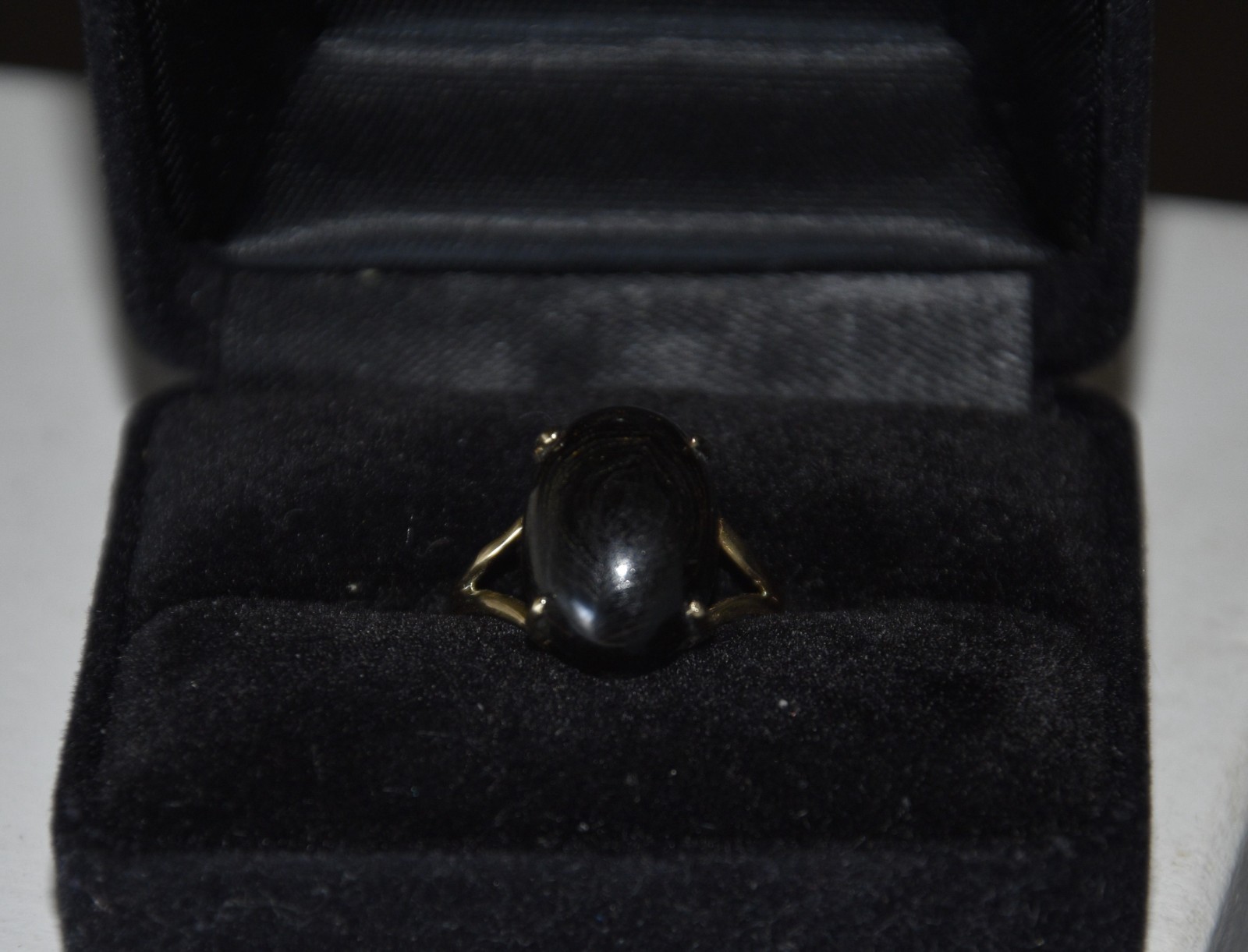 Vintage 2.2 gr. 14K Yellow Gold Prong Set Black Coral Ring Size (6)
