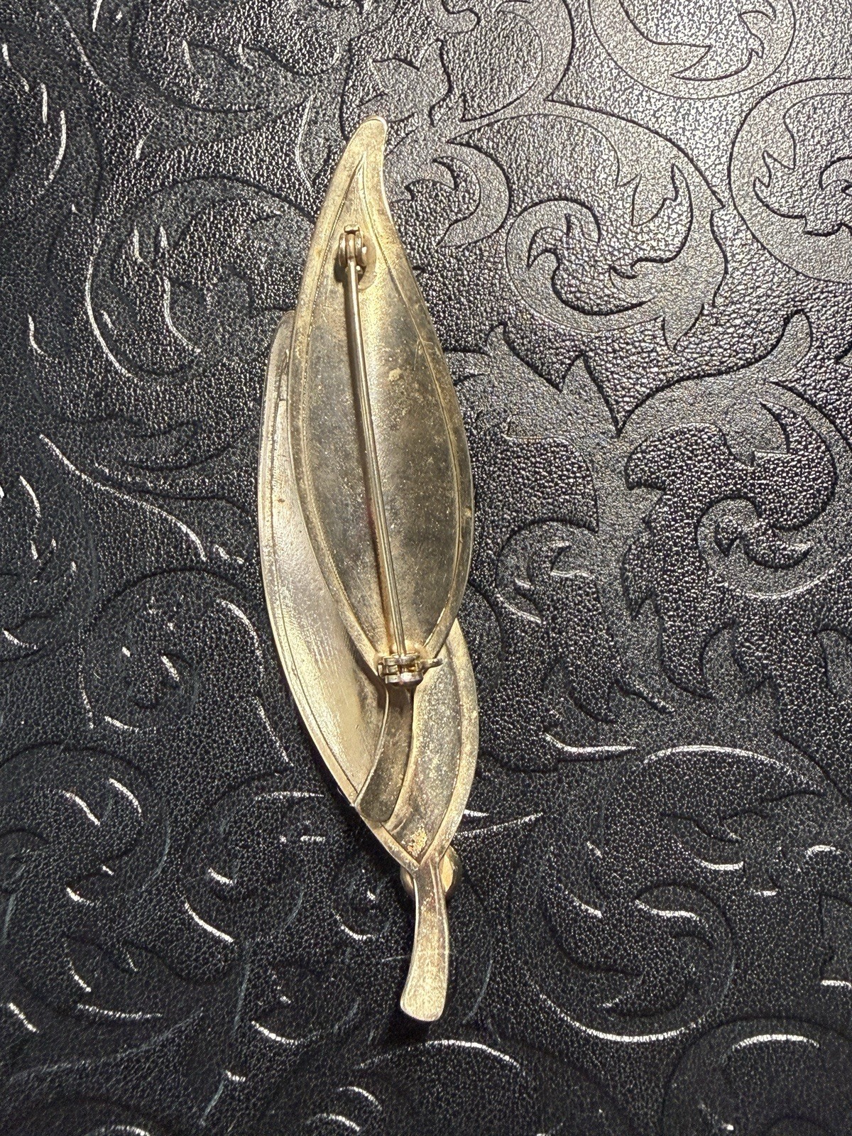 Vintage Long Gold Tone Leaf Brooch Pin 1950’s-1980’s. Not Magnetic