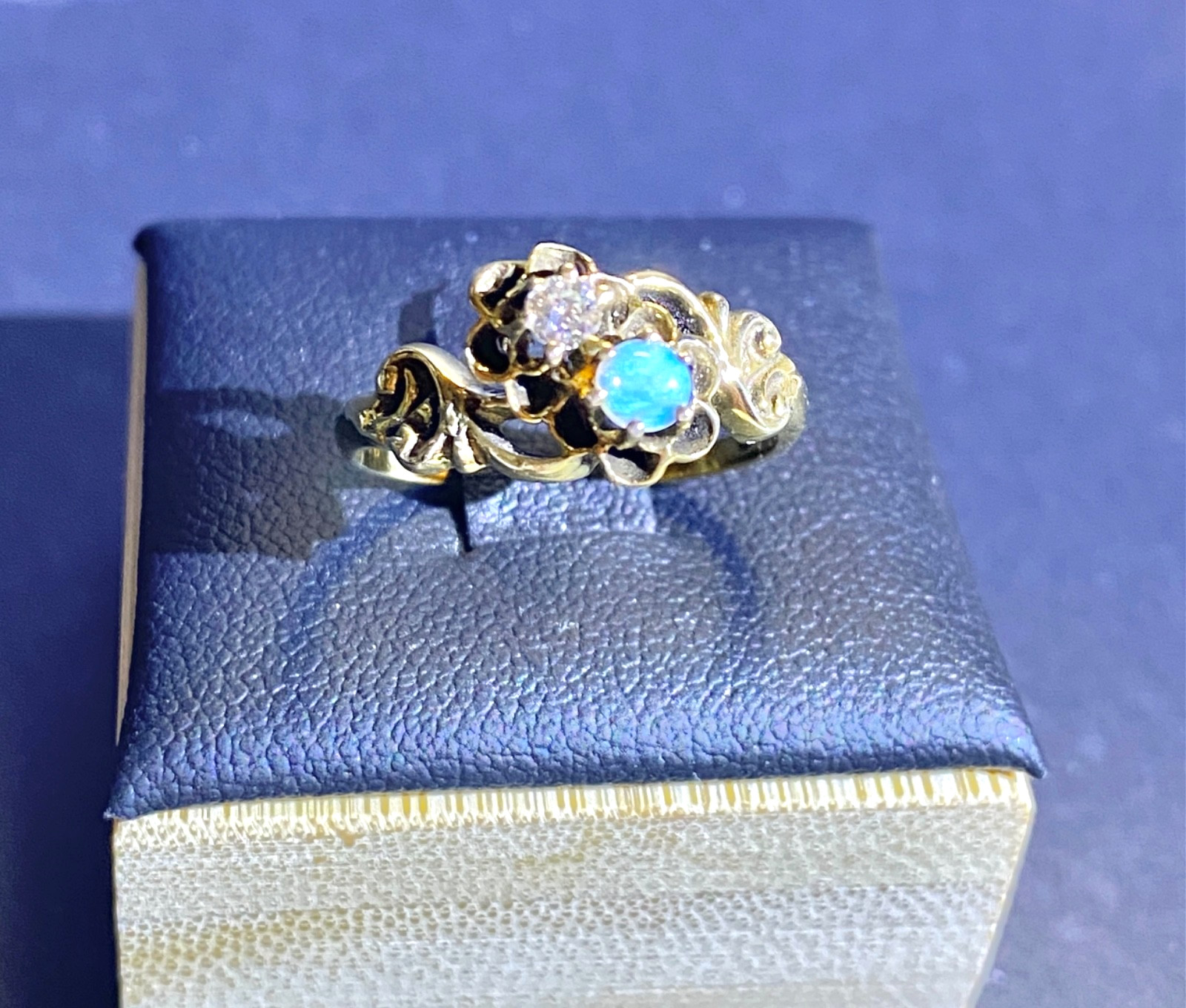 Vintage 14 KP Yellow Gold Diamond and Opal Buttercup Ring Size 6 1/4 6.25