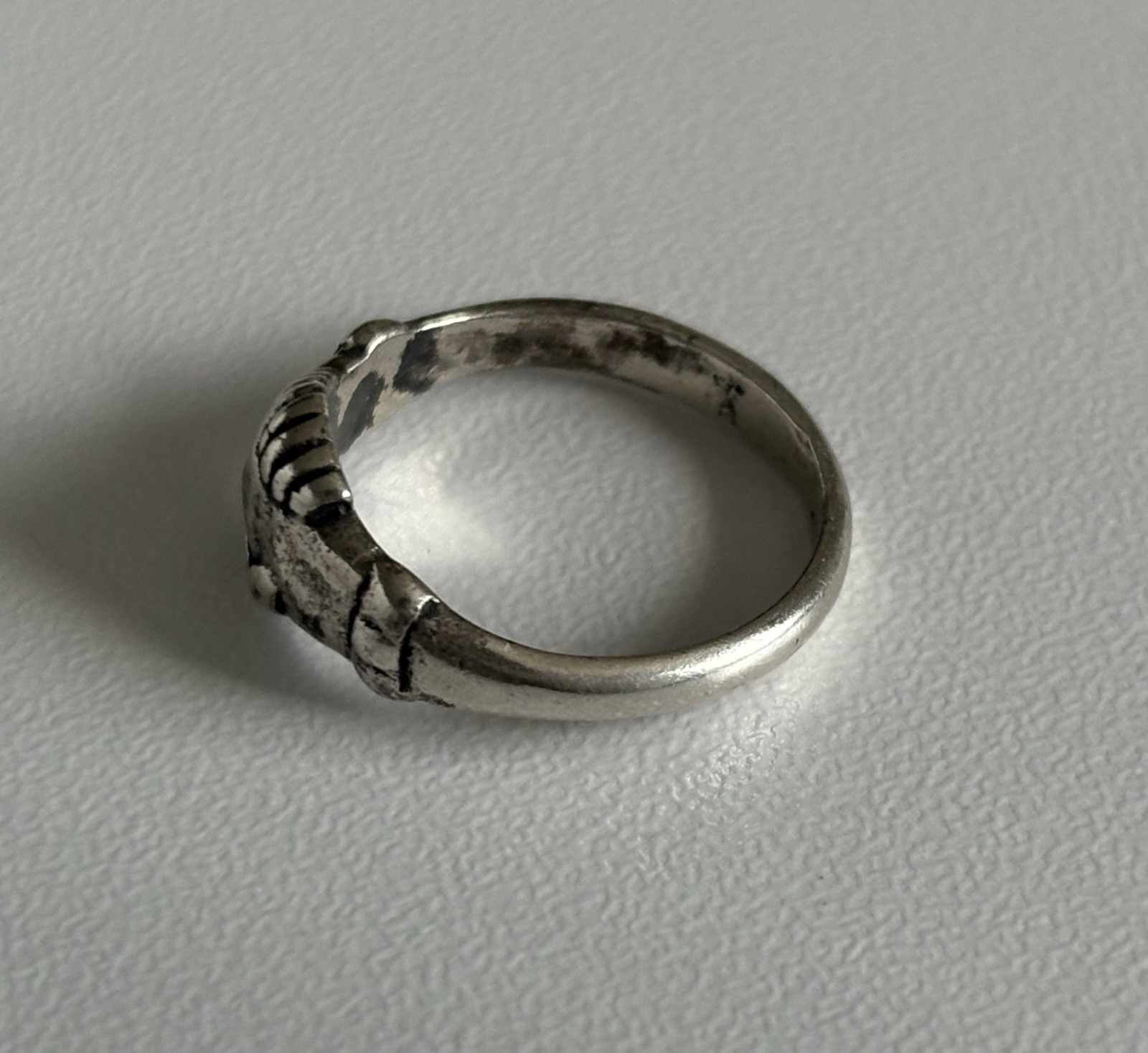 VINTAGE 925 STERLING SILVER FRIENDSHIP HANDSHAKE RING SIZE 4.25