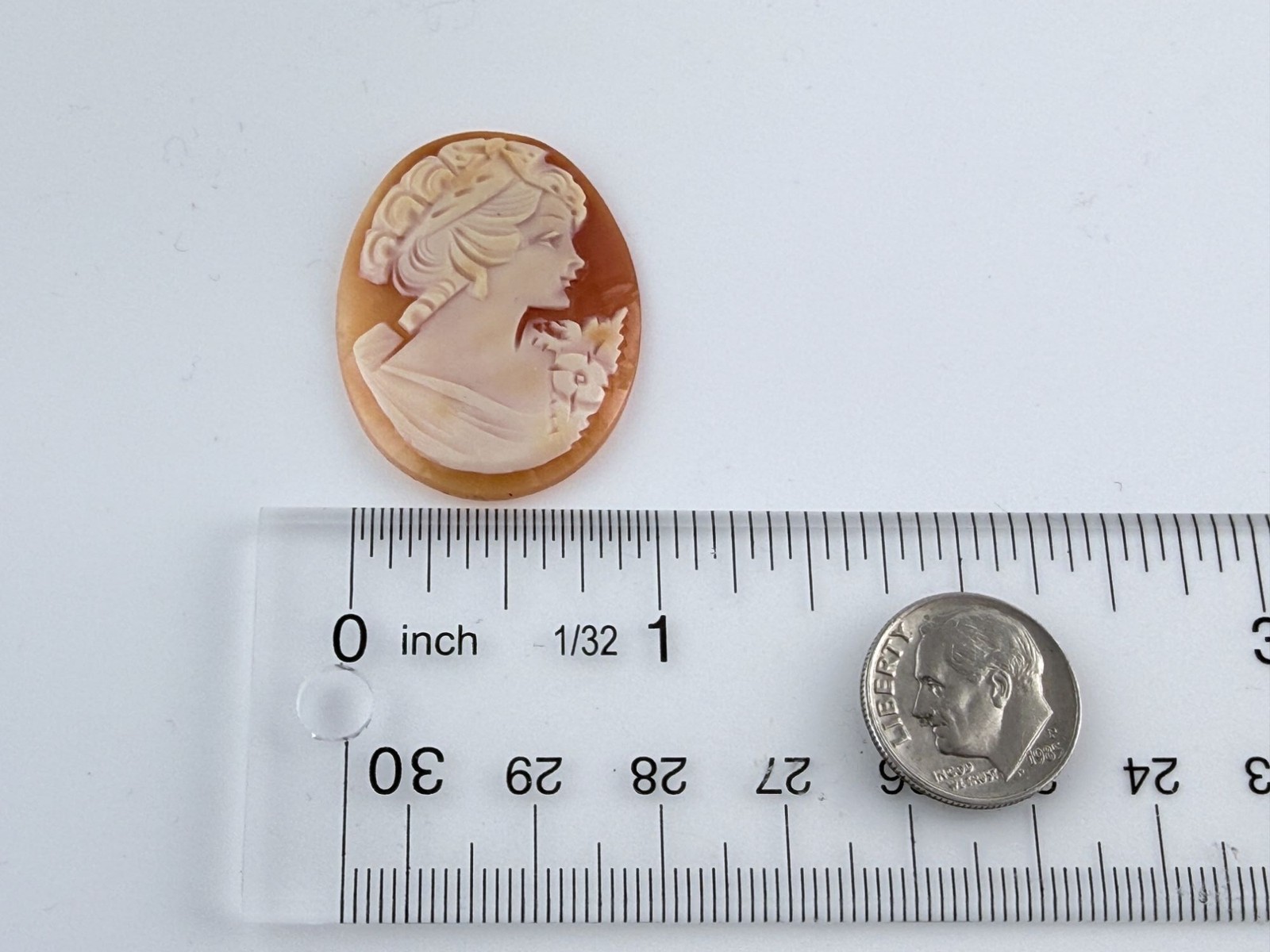 Vintage Loose Hand Carved Shell Cameo Woman Facing Right 1.25 Inch x 1 Inch 3.6g