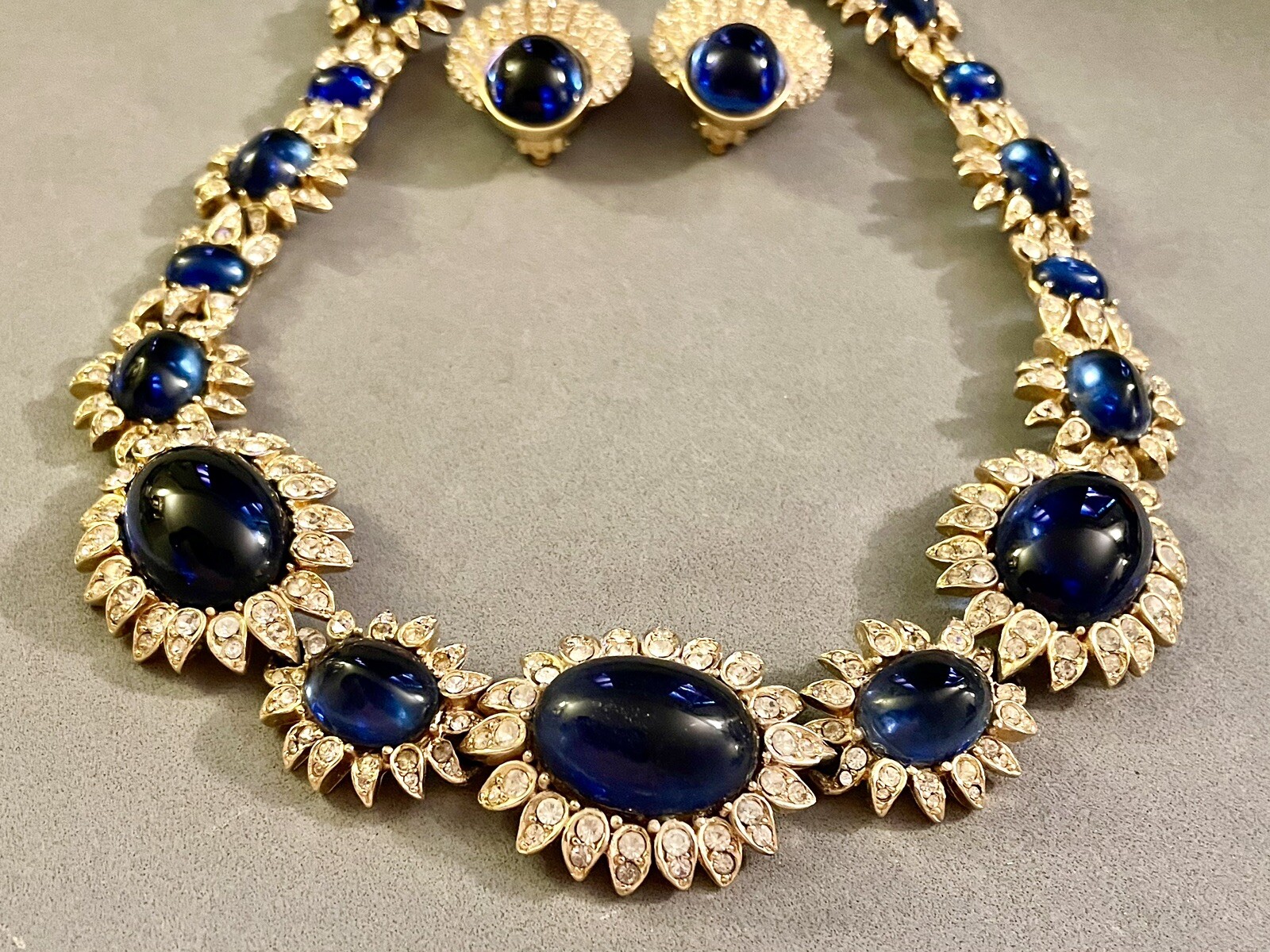 Vintage CINER Gripoix Glass Cabochon Rhinestone Gold Tone Necklace Earrings Set