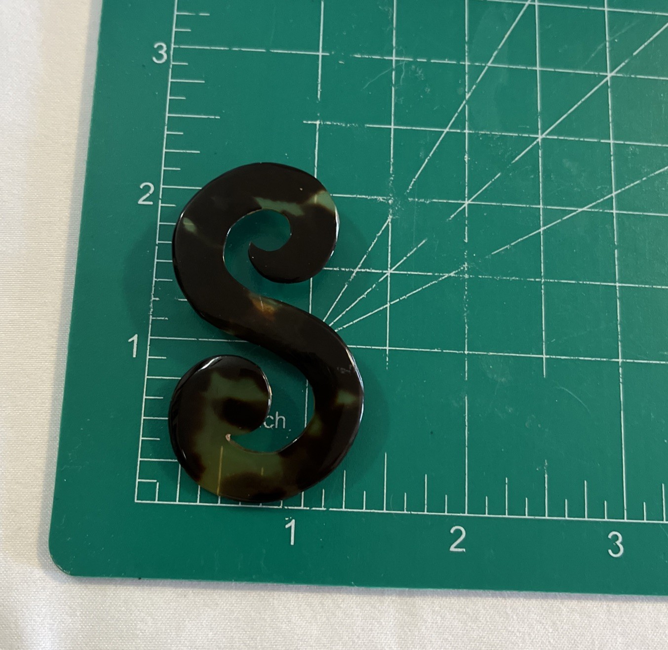 Vintage 1930s 1950s Celluloid Plastic Faux Tortoise She’ll Initial S Brooch Art