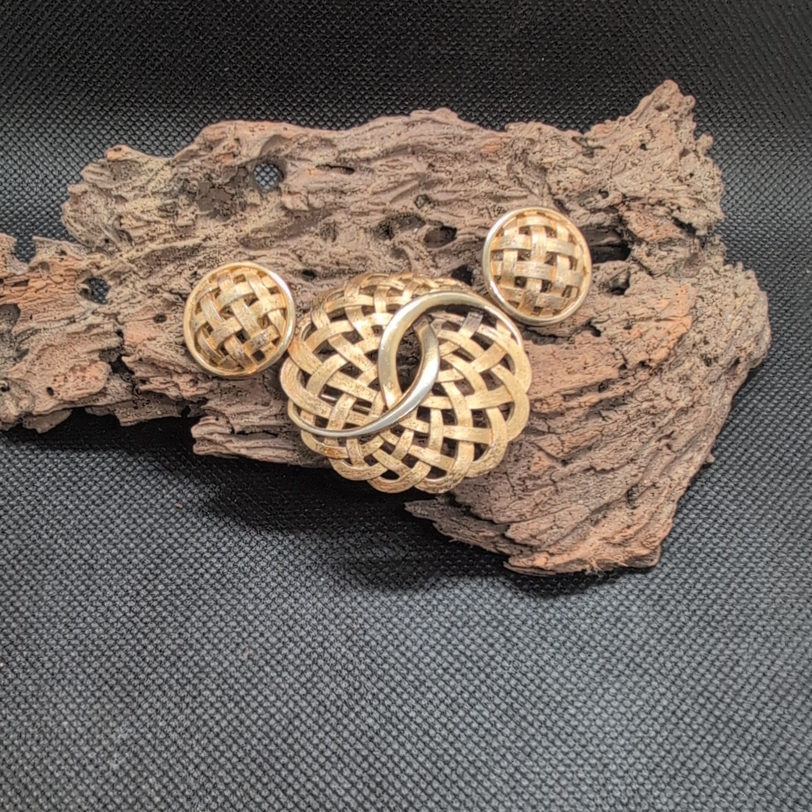 Trifari Signed Gold Tone Basketweave Brooch Pin & Clip-On Earrings Set