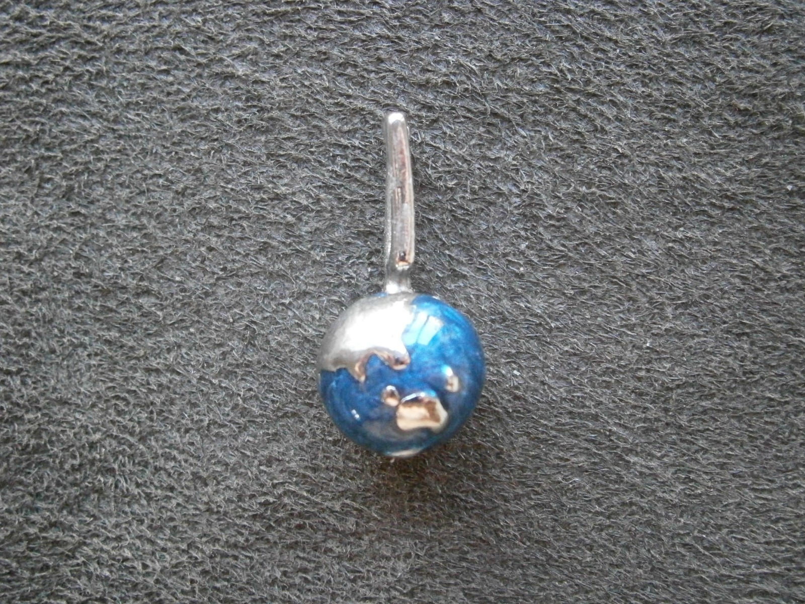 Globe Earth Vintage Silvertone & Enamel Bracelet Charm Pendant 6.7g ~ Large Bail
