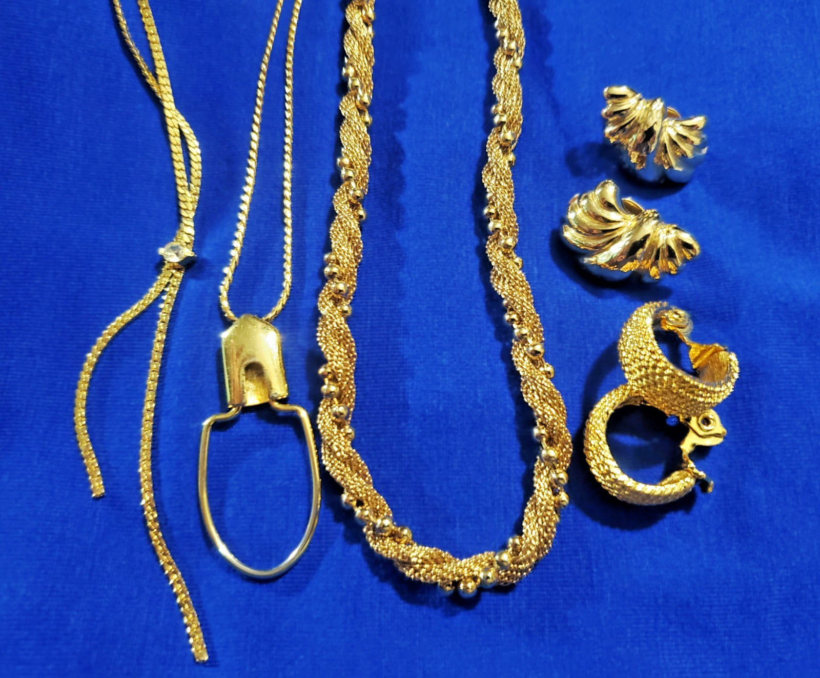 Mixed Lot 5 Pieces * Monet * Avon * Goldette *3 Necklaces*2 Sets of ER