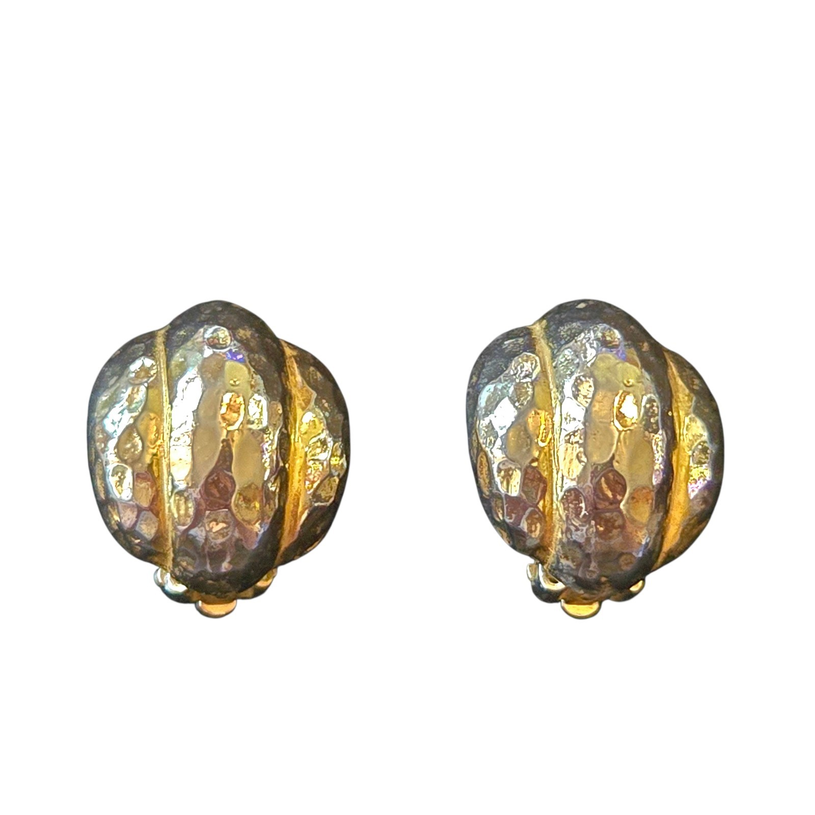 Gay Boyer Signed VTG 1980s Hammered Domed Gold Tone Clip On Earrings 0.75″X0.75″