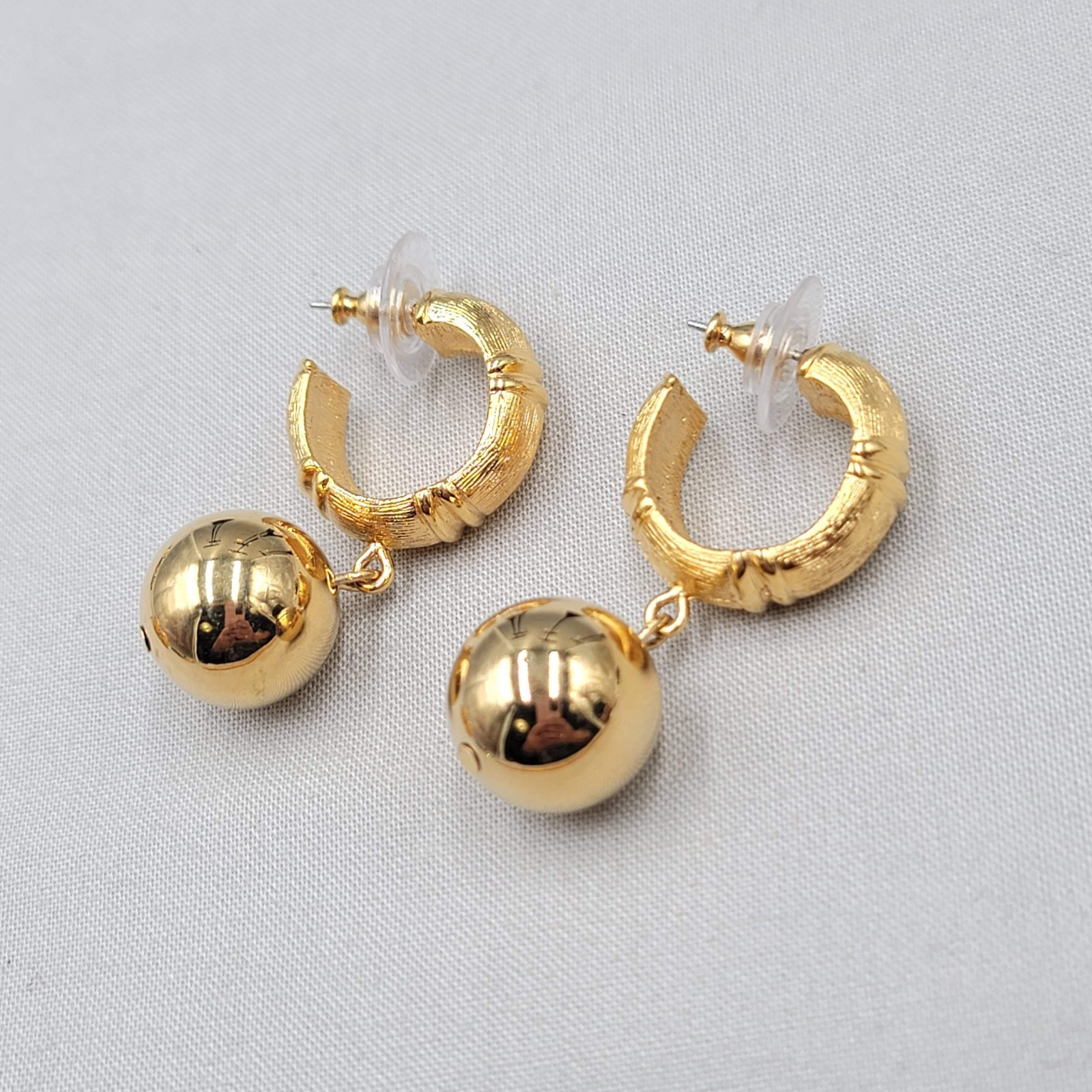 Vintage Monet Textured Hoop Pierced Earrings Gold Plated Dangle Ball 1.5″