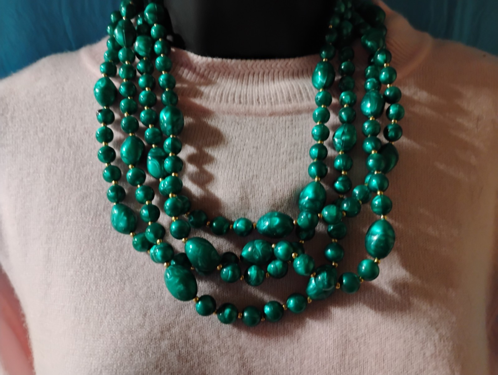 VTG Extra Long Flapper Style Vivid Green Bead Necklace