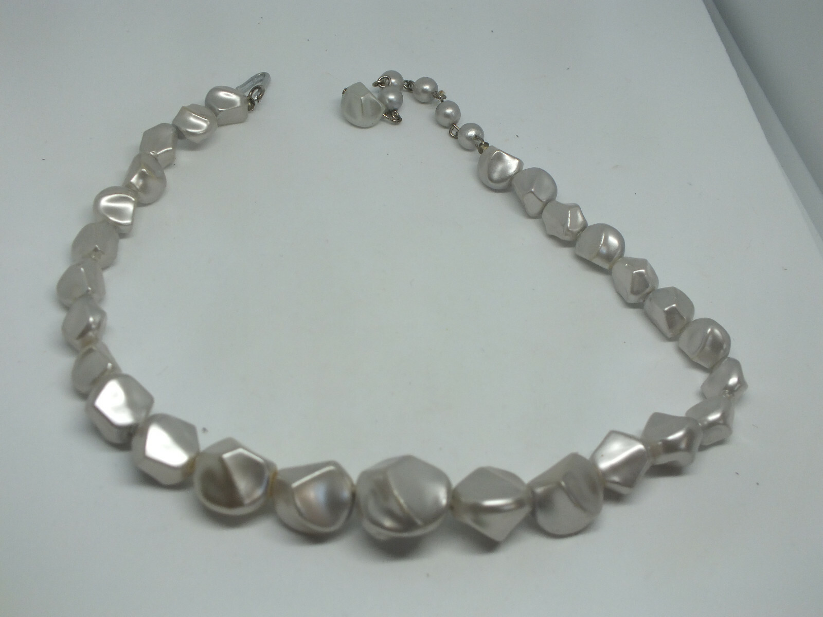 Beautiful Necklace Choker Silver Tone Very Light Gray Beads 13-15″ Long CUTE