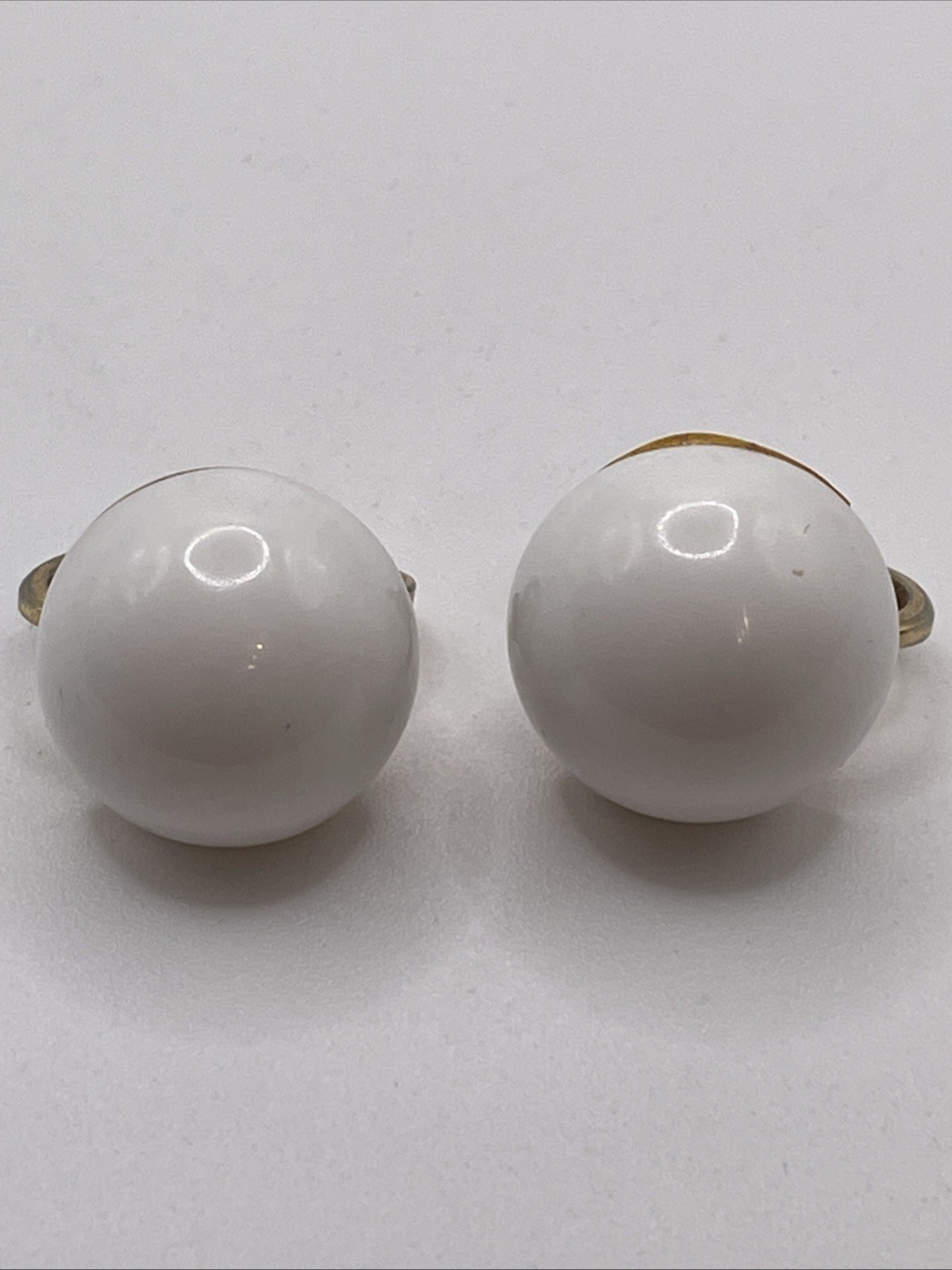 Earrings Vintage TRIFARI Signed White Gold Tone Round Resin Metal Clip On