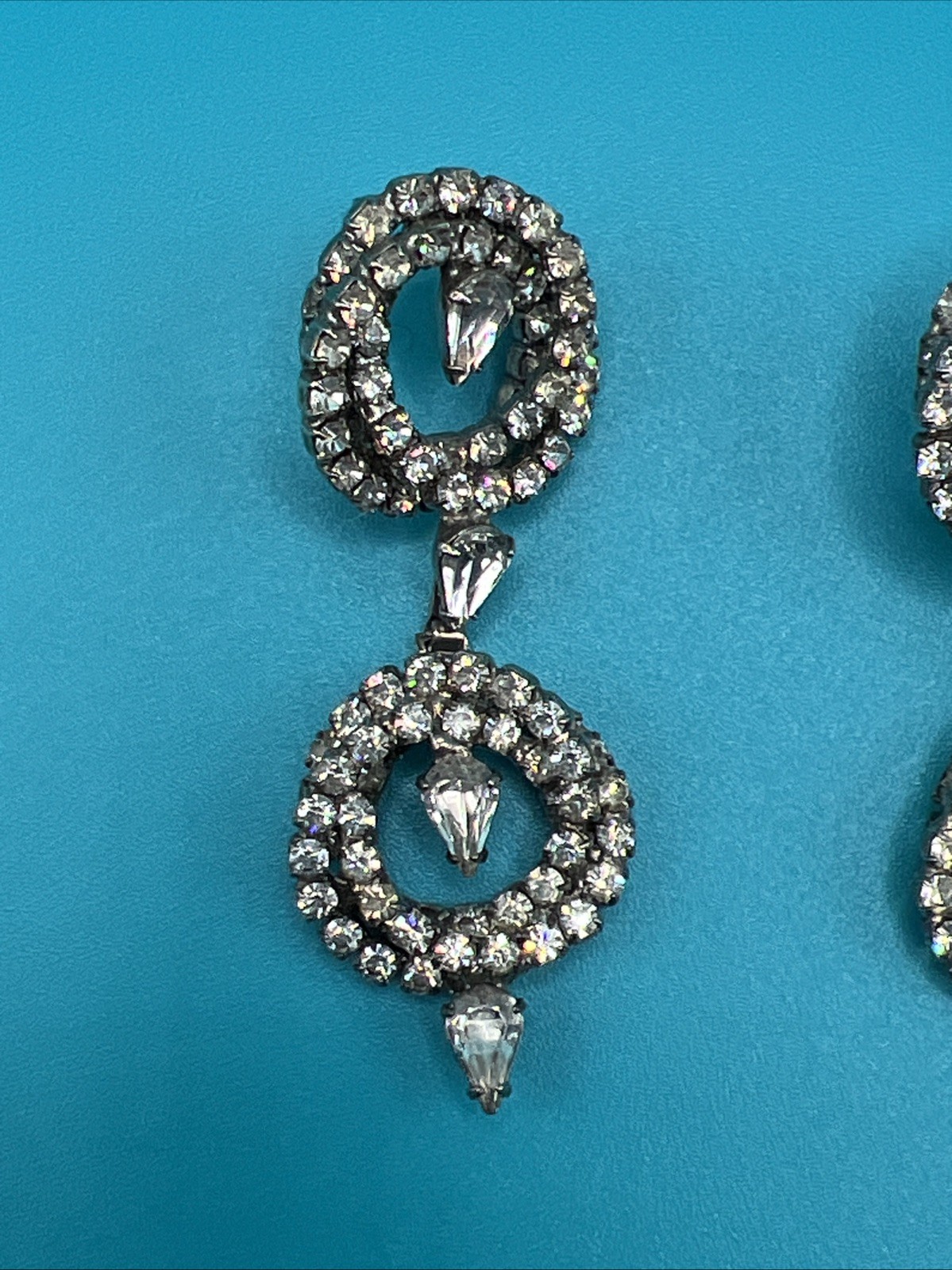 Beautiful Bright Vintage Glam Crystal Rhinestone Dangle Earrings And Brooch Set