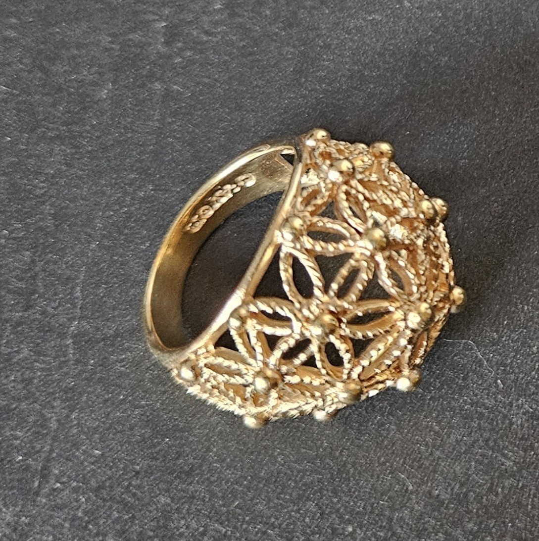 Vintage Avon Spun Blossoms Gold Tone Dome Daily Special Occasions Ring Size 5.5