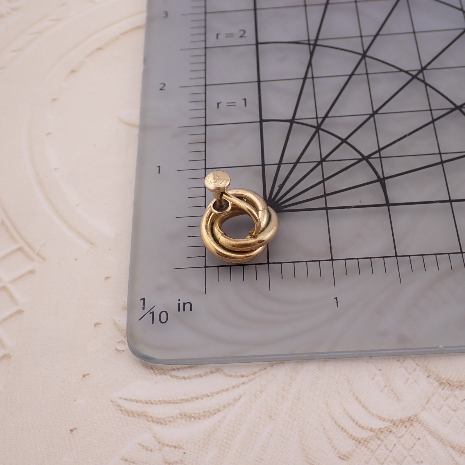Vintage Winard 12k Gold Filled Knot Screw Back Earrings Weighs 3.9 grams