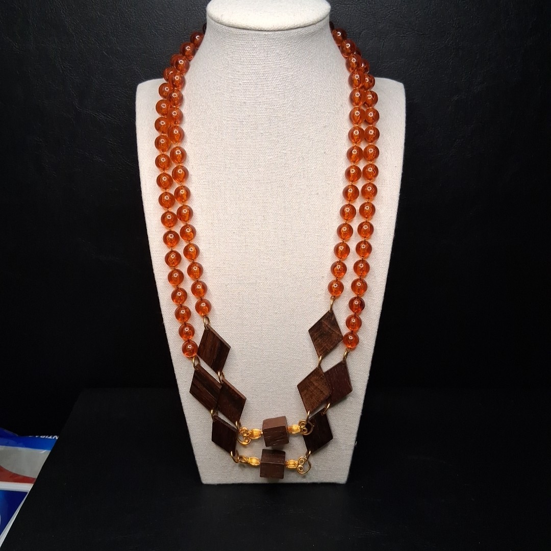 Vintage Faux Amber Lucite Beads And Wood Necklace Gold Tone. 15.515