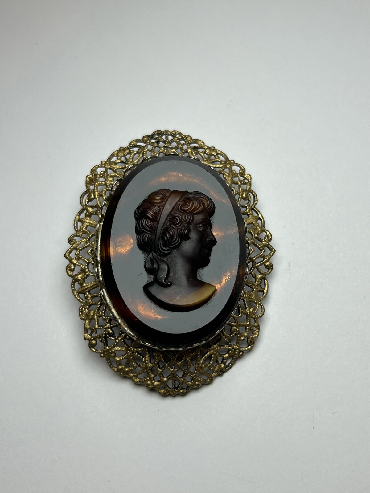 Vintage – Beautiful Brown Cameo With Gold Tone Filigree.