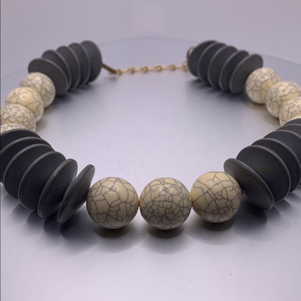 Vintage Chunky Gray and Cream Beaded Necklace 16″ Gold Tone Hook Clasp