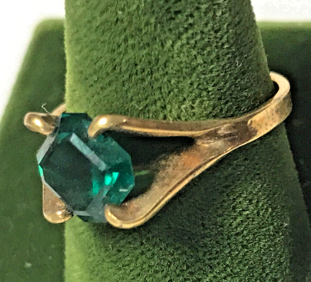 Vintage Simulated Emerald Stamped 18k HGE Ring Size 6 May Birth Stone Green