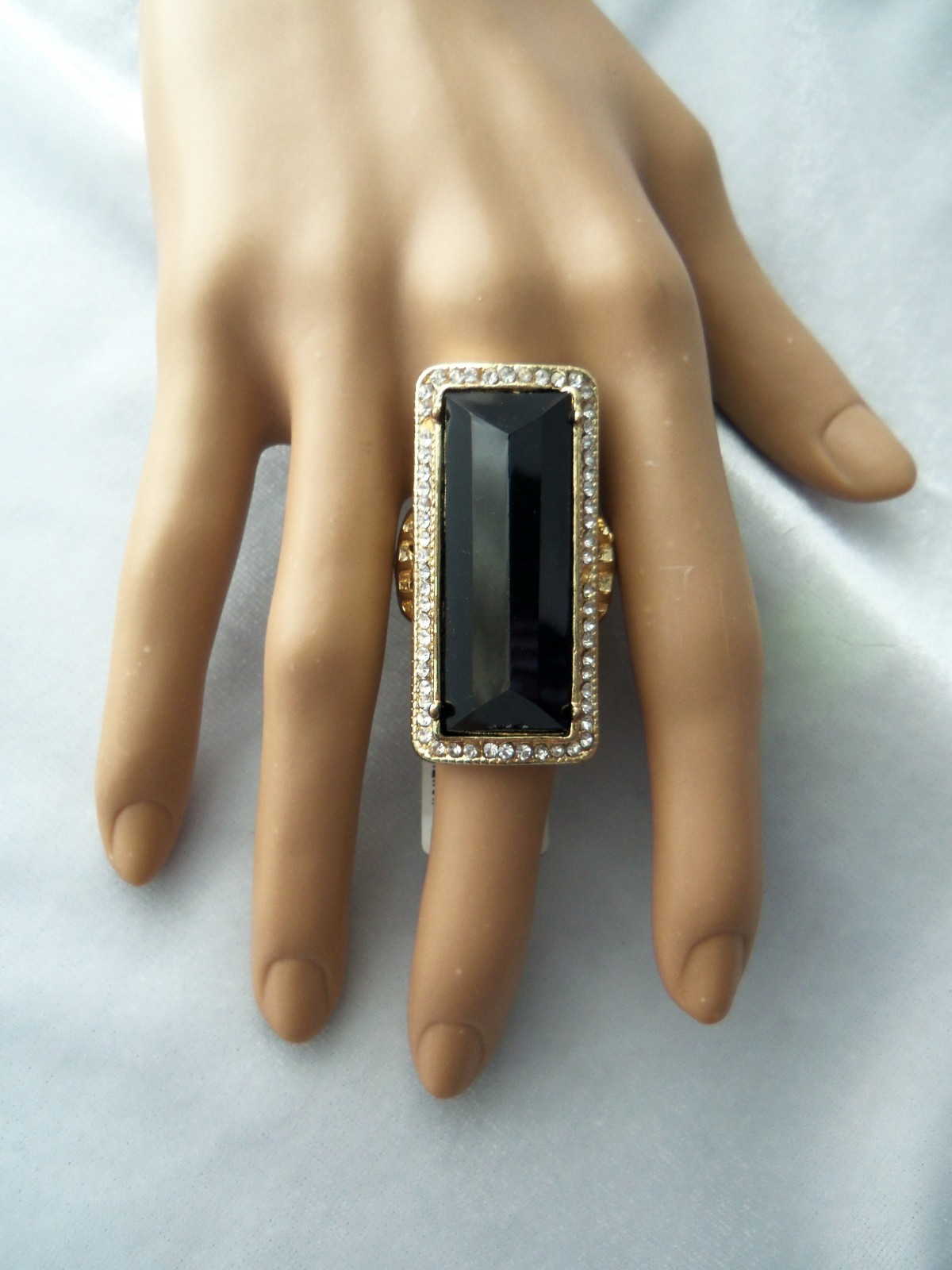 Avenue Crystal Rhinestone Surround Black Faceted Acrylic Stone Stretch Band Ring